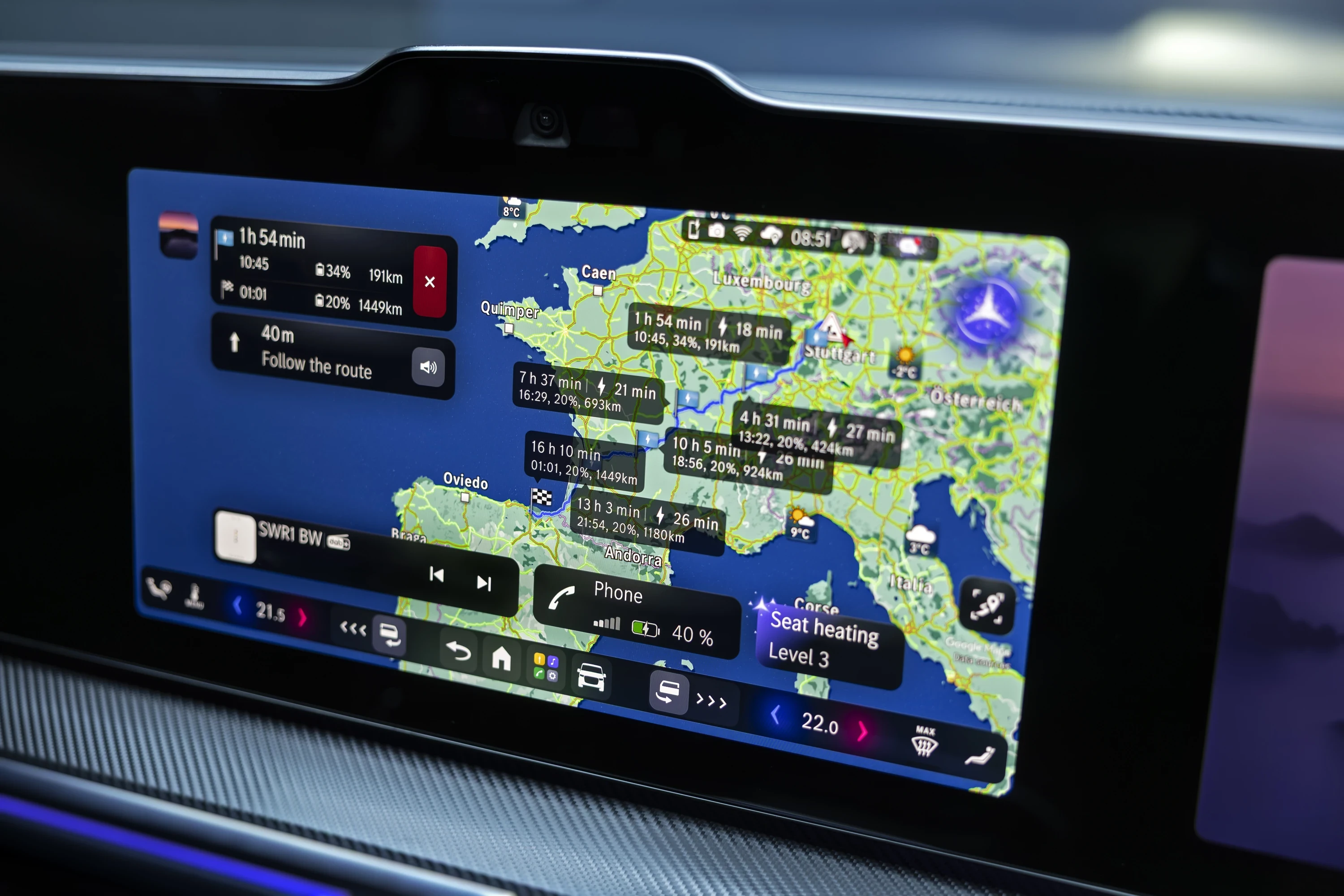 Mercedes VLE 300 screens view