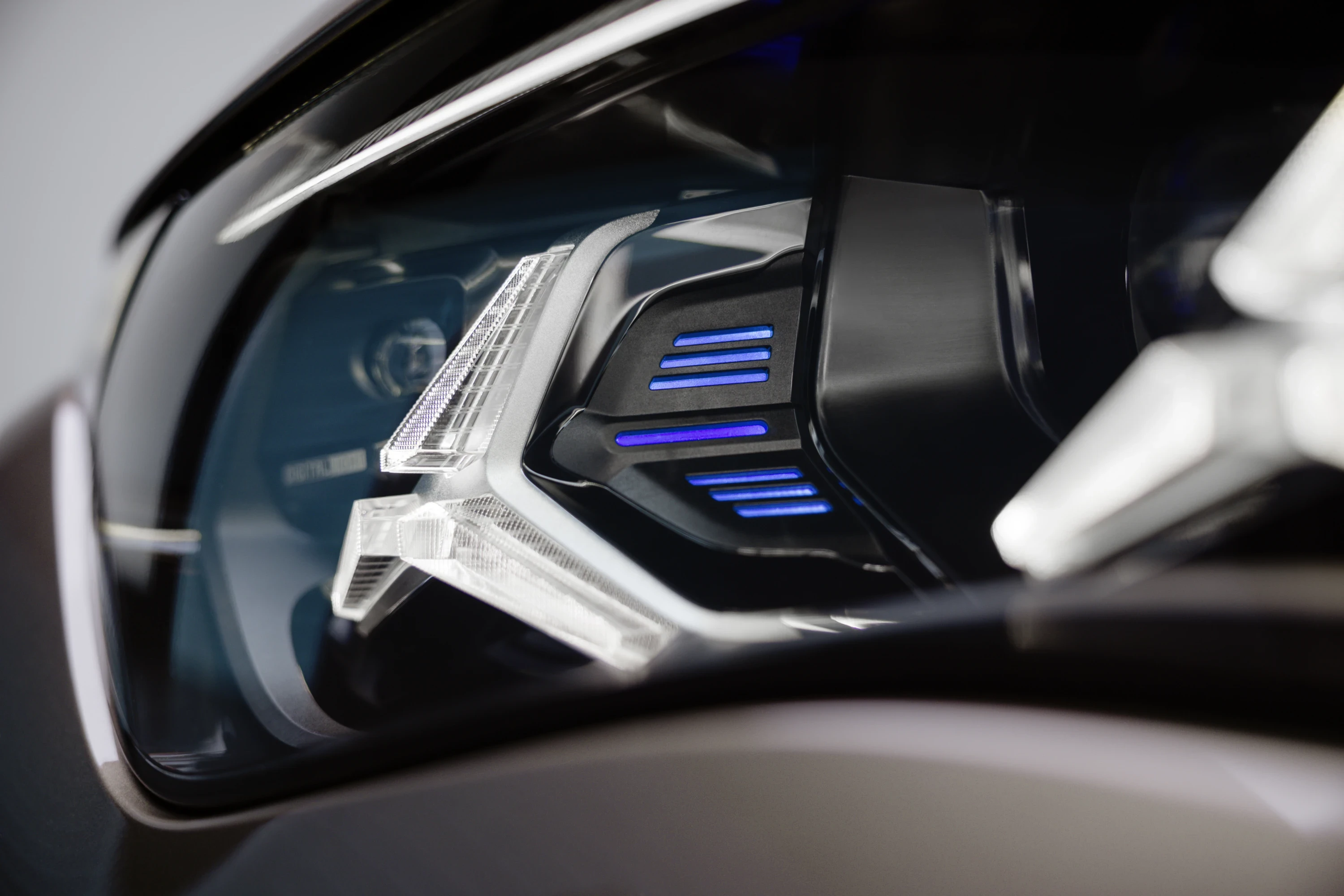 Mercedes VLE 300 headlights view