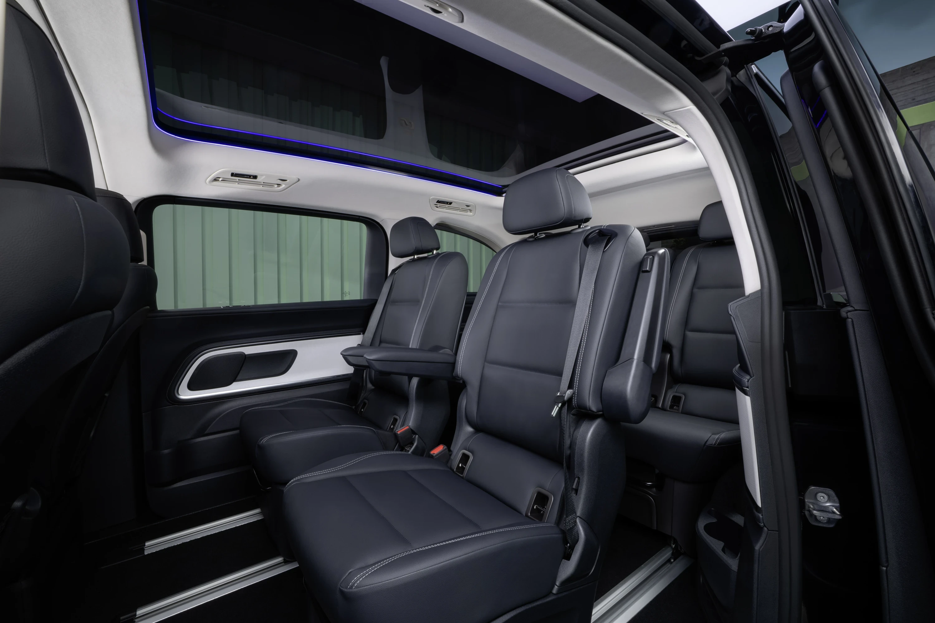 Mercedes VLE 300 secondrowseats view