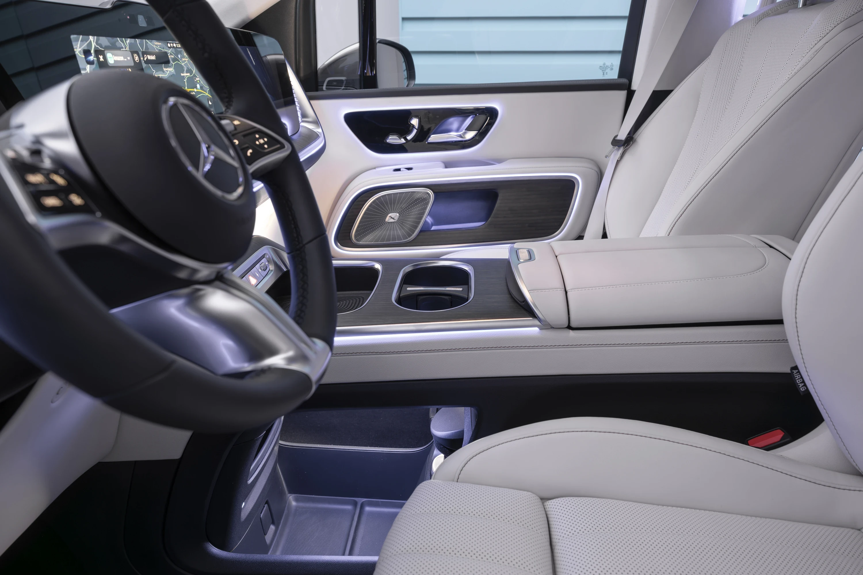 Mercedes VLE 300 interiorstorage view