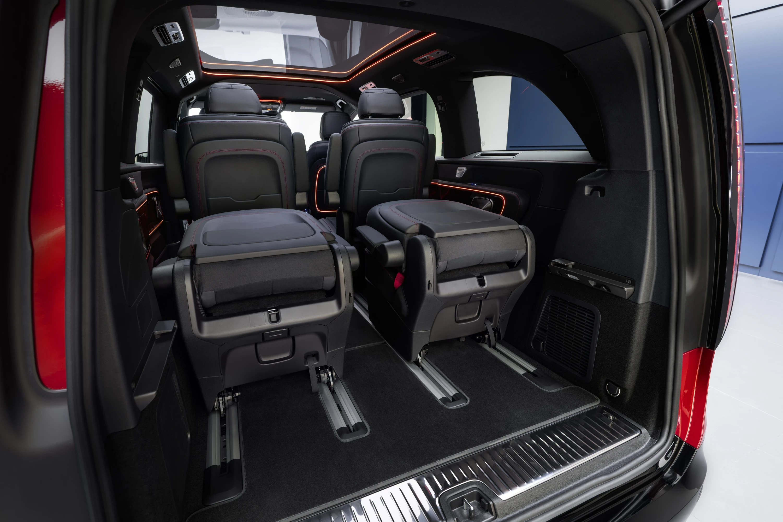 Mercedes VLE 300 trunk view