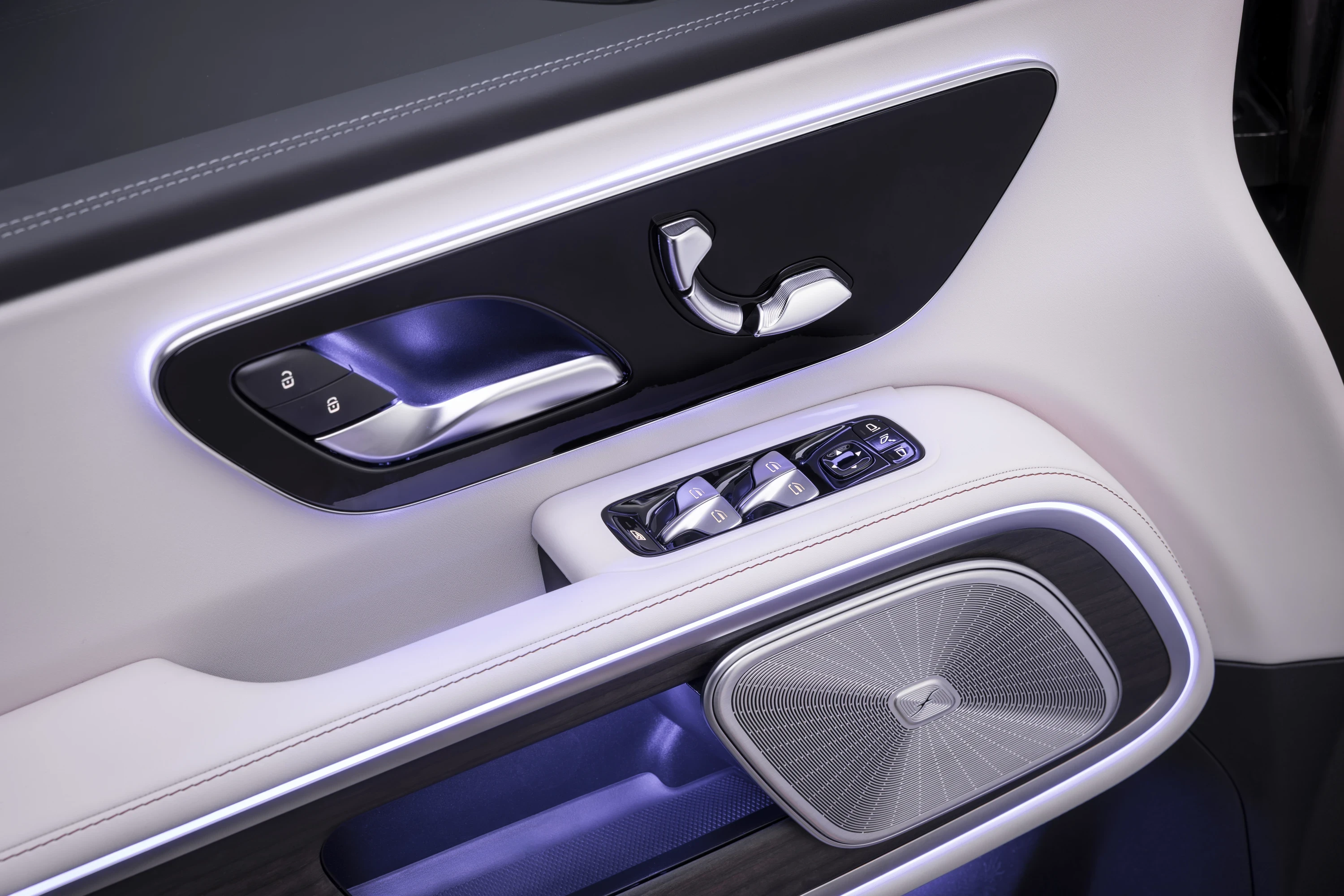 Mercedes VLE 300 details view