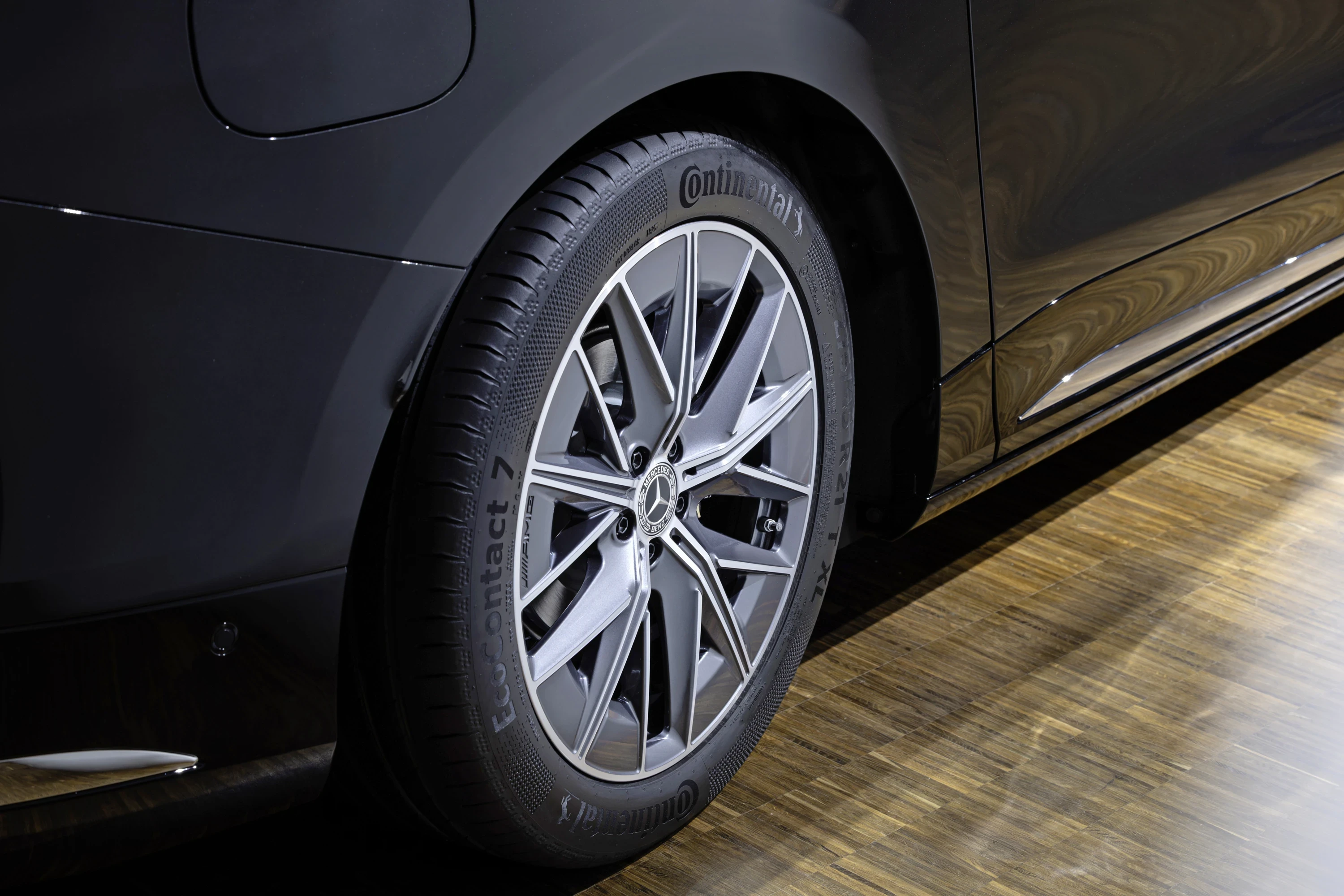 Mercedes VLE 300 wheels view
