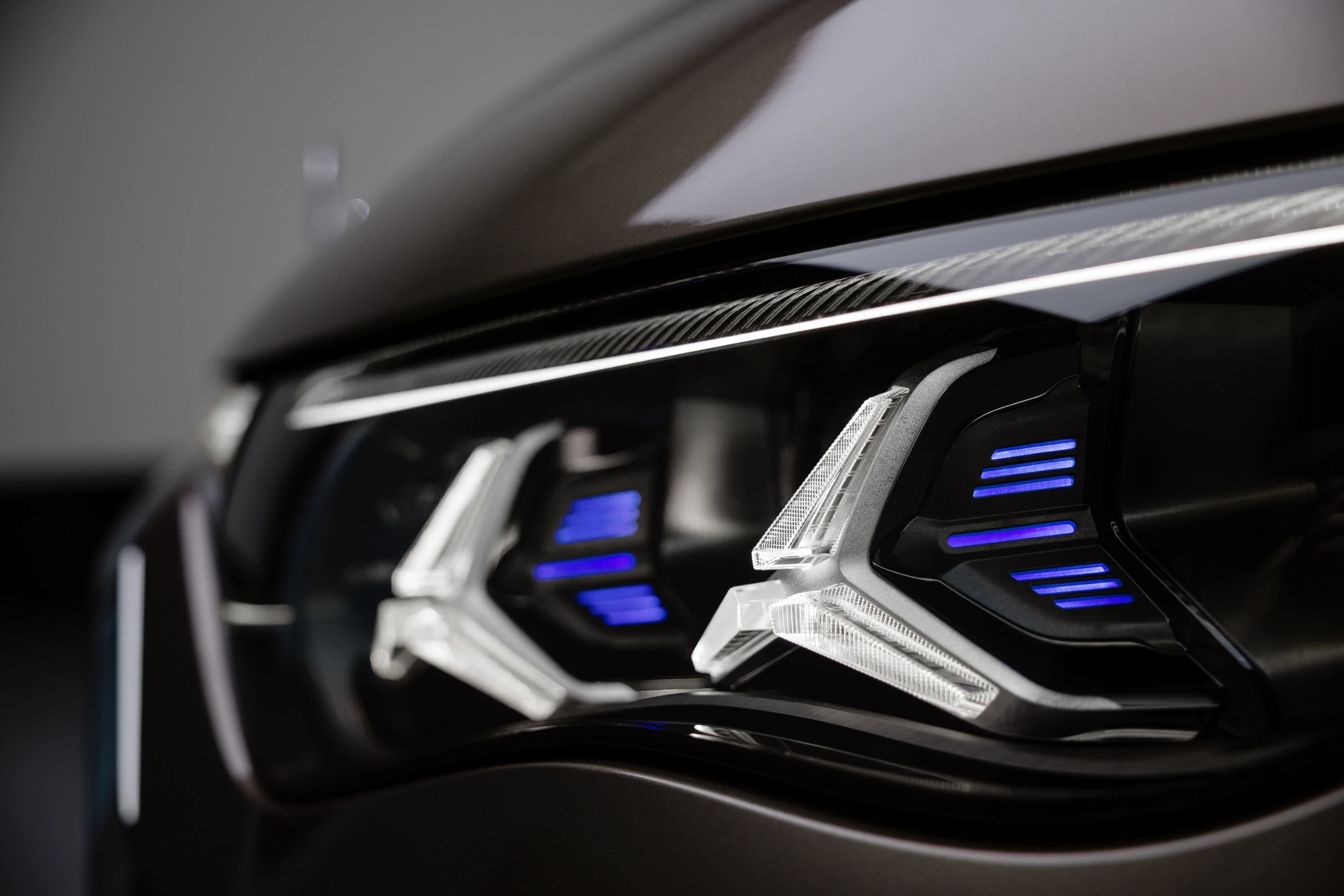 Mercedes VLE 300 headlights view
