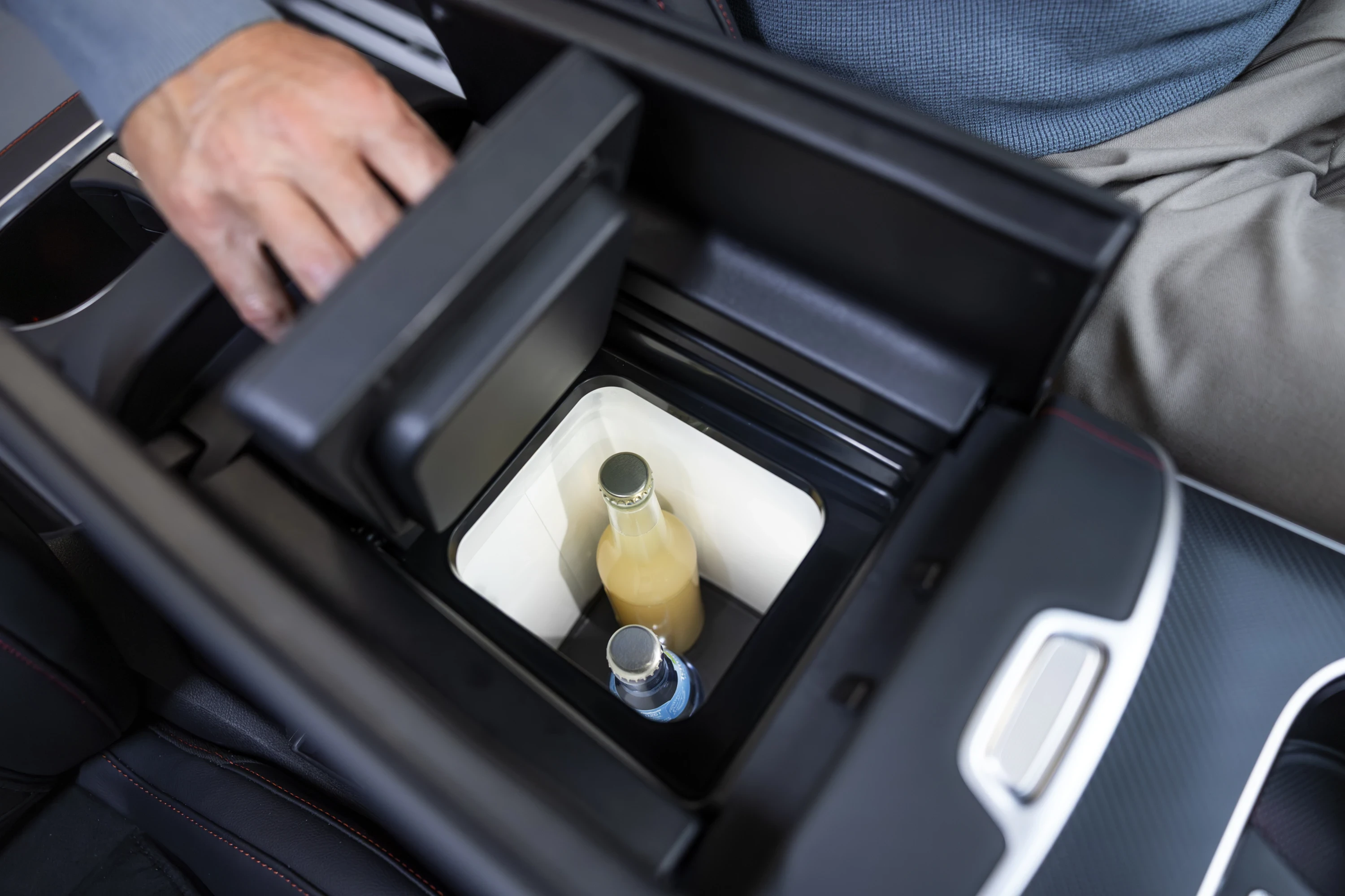 Mercedes VLE 300 interiorstorage view