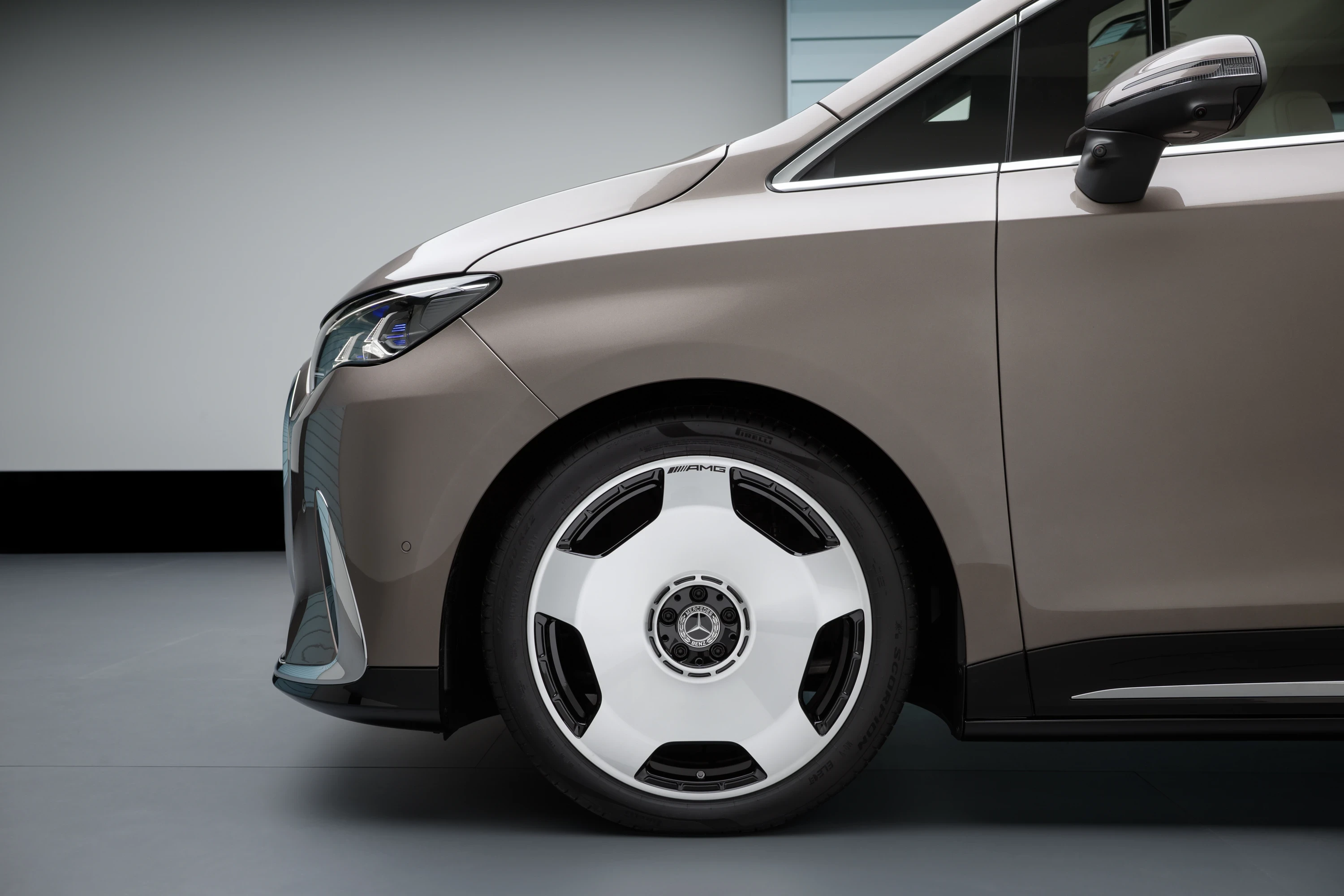 Mercedes VLE 300 wheels view