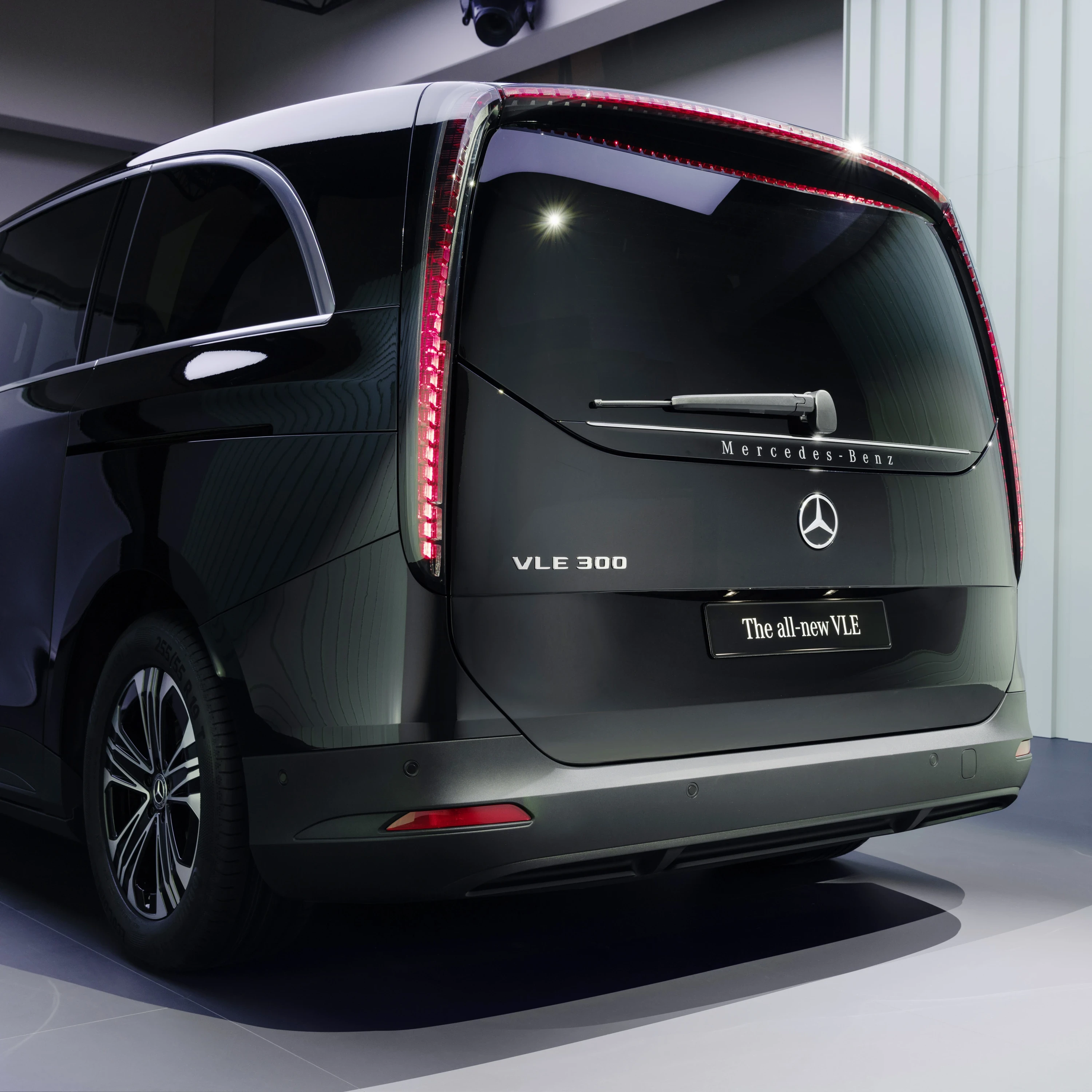 Mercedes VLE 300 exterior view