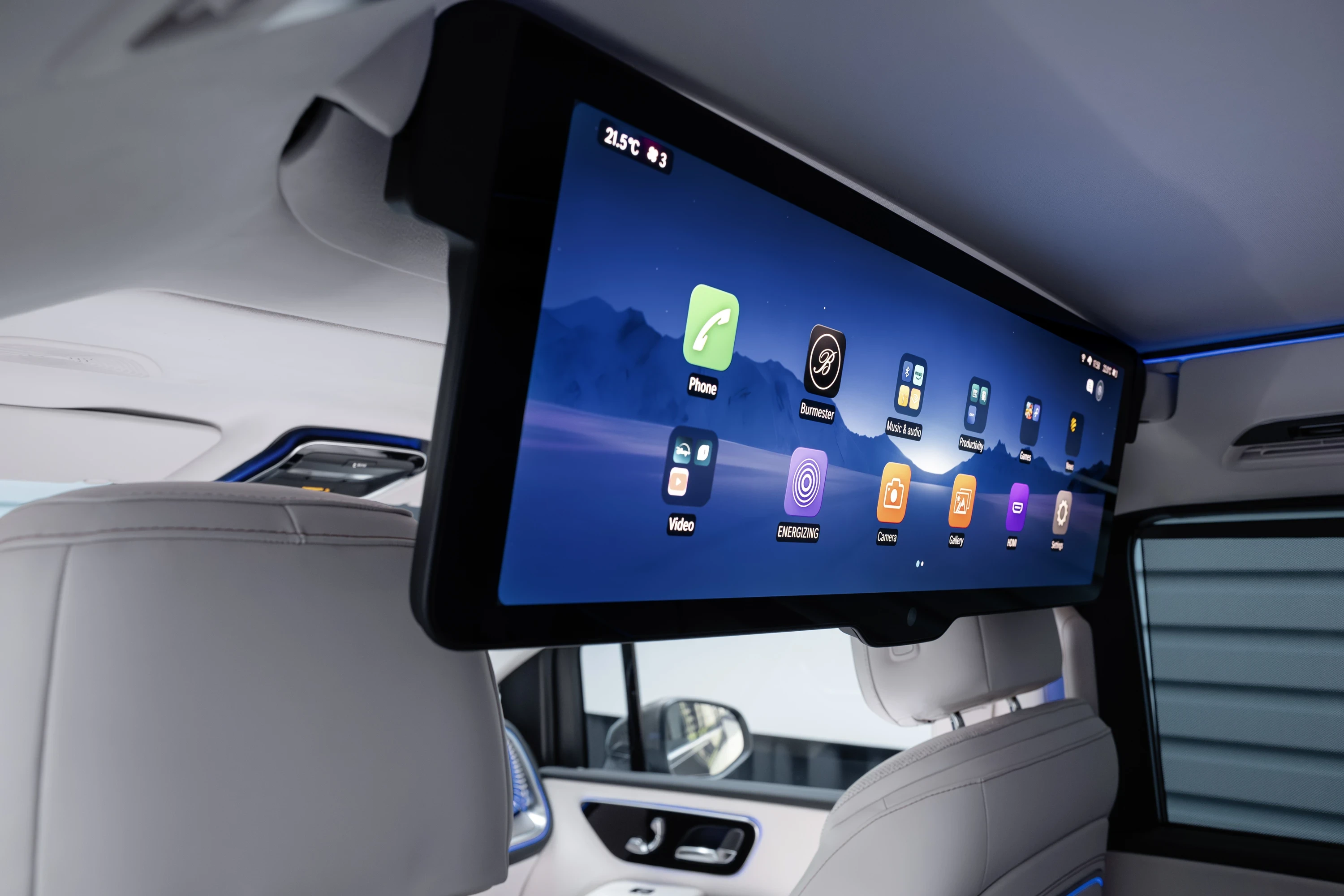 Mercedes VLE 300 screens view