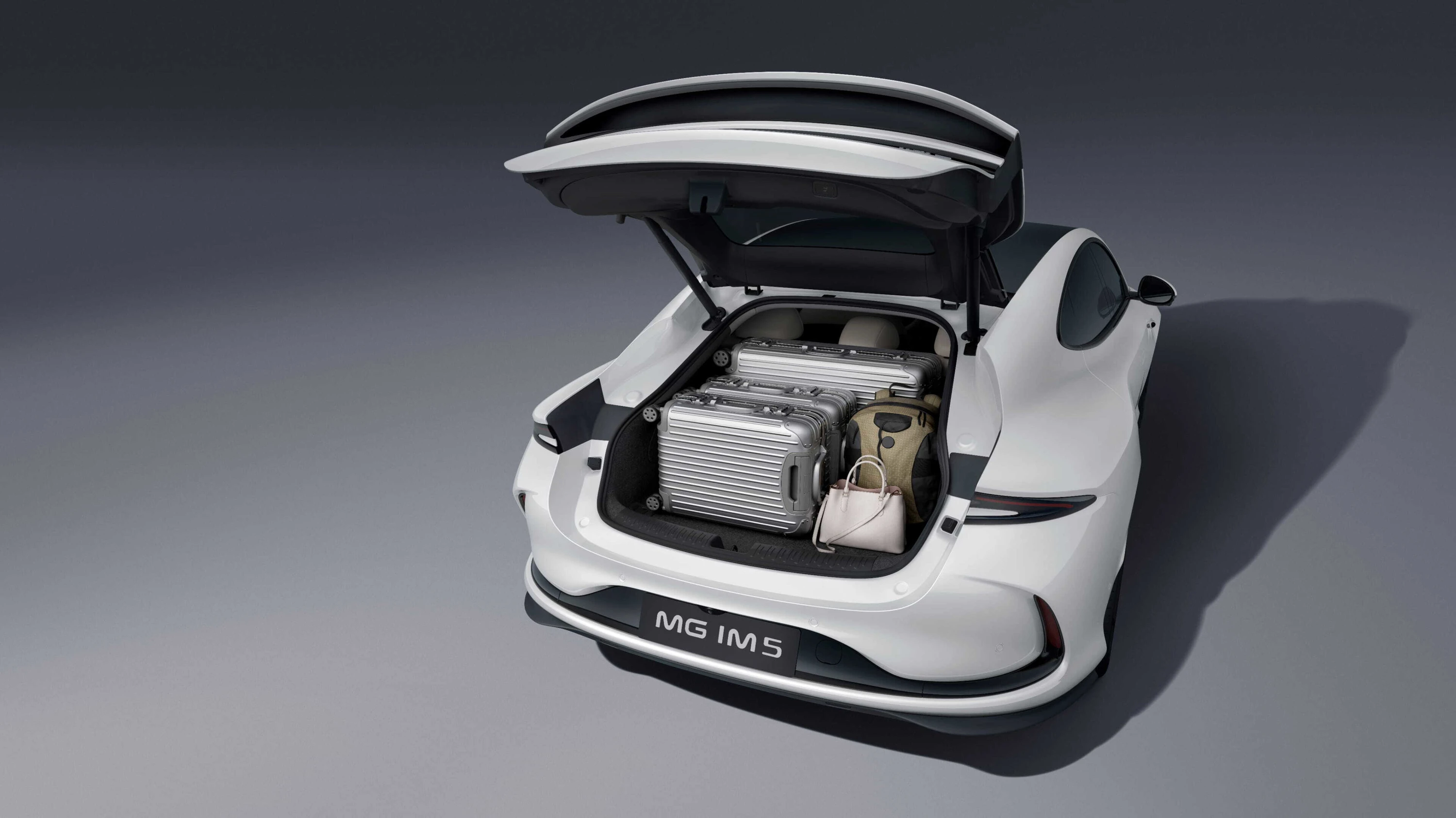 MG IM5 Standard Range trunk view