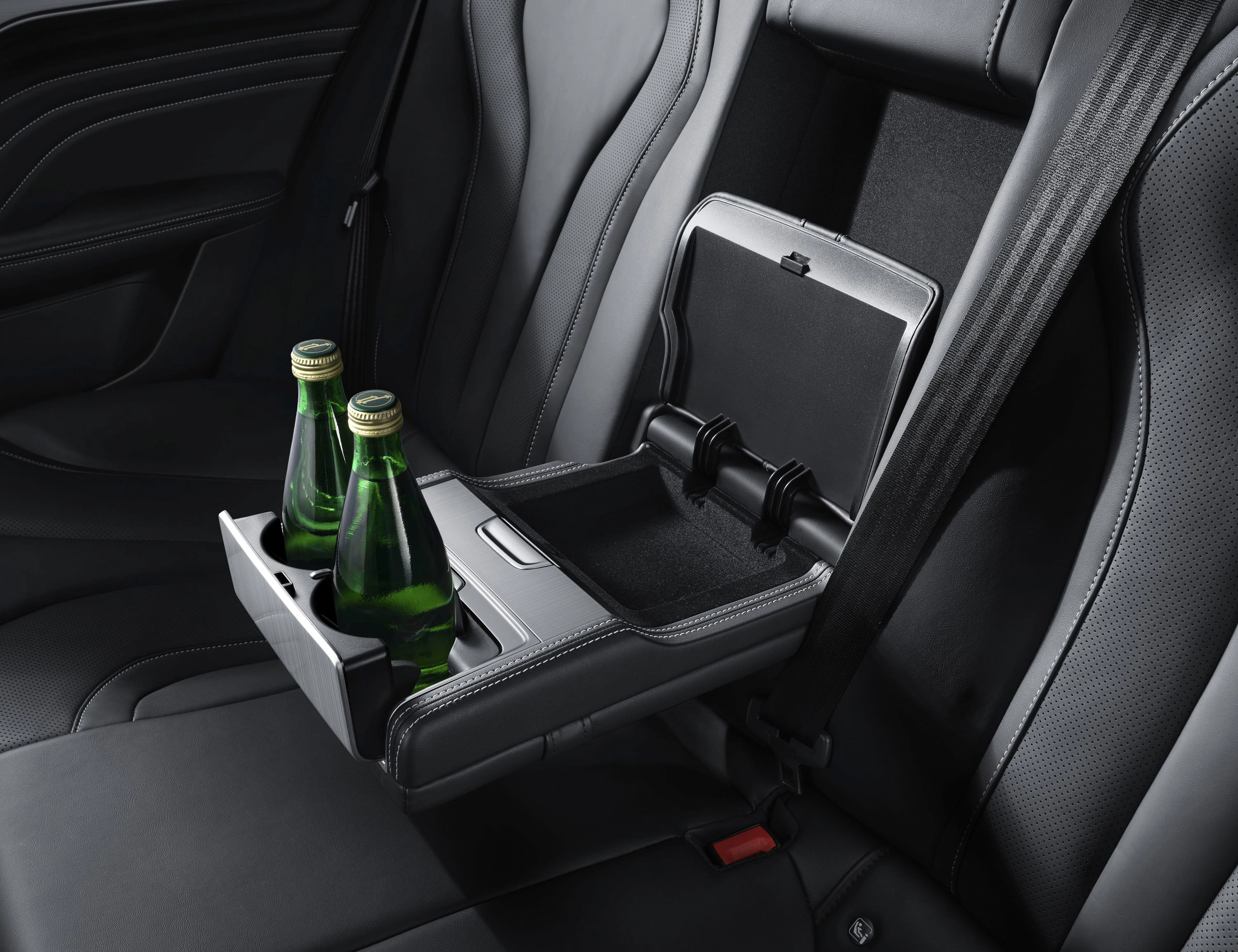 MG Marvel R Electric cupholder view