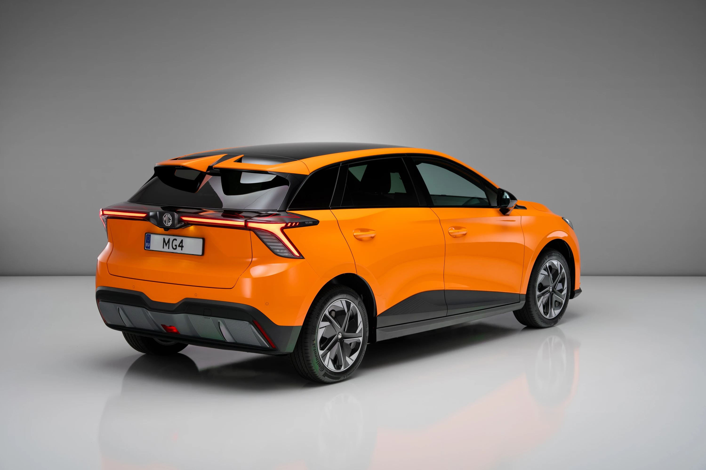 MG MG4 Electric Extended Range exterior view