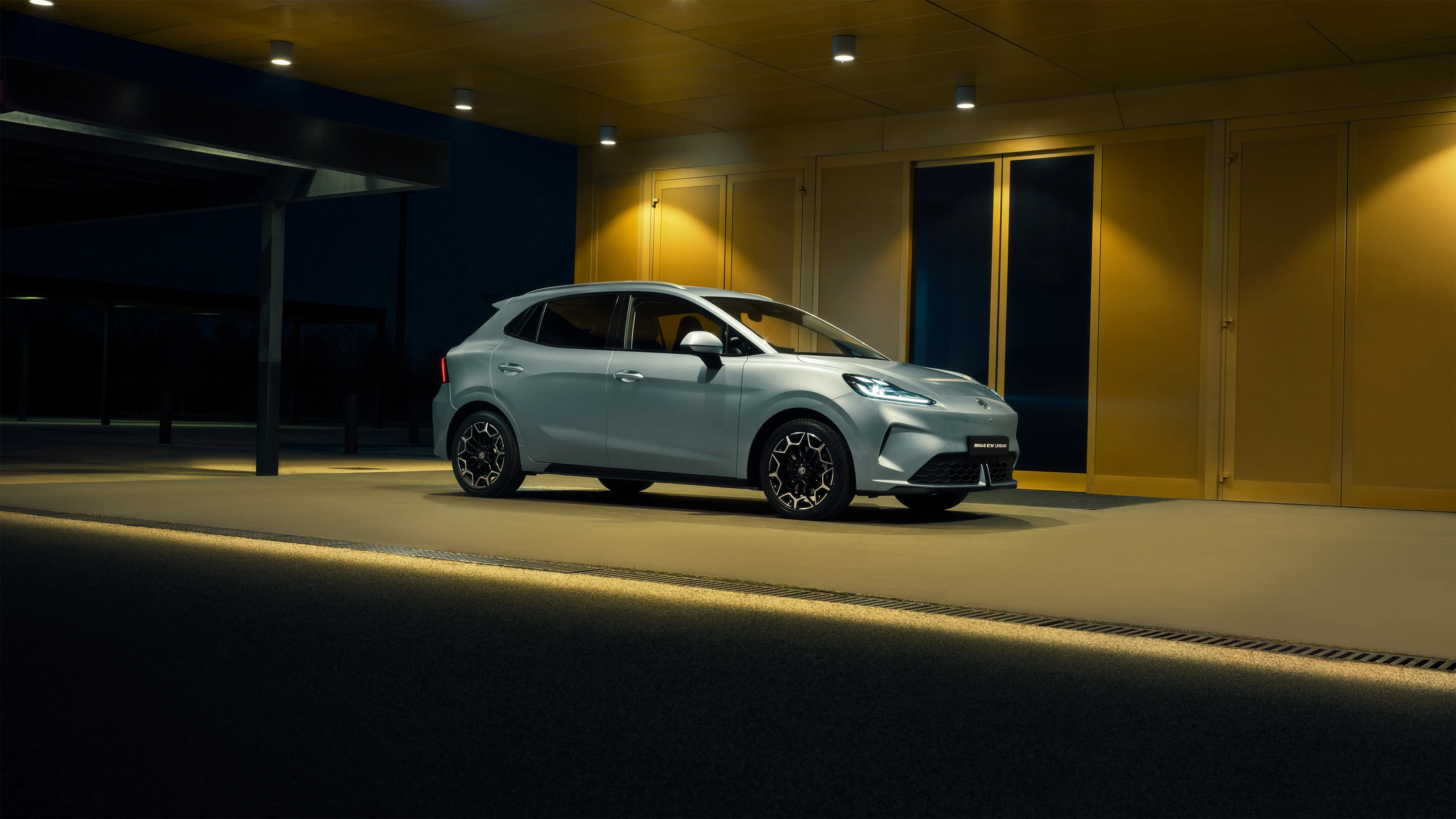 MG MG4 Urban Premium Long Range exterior view