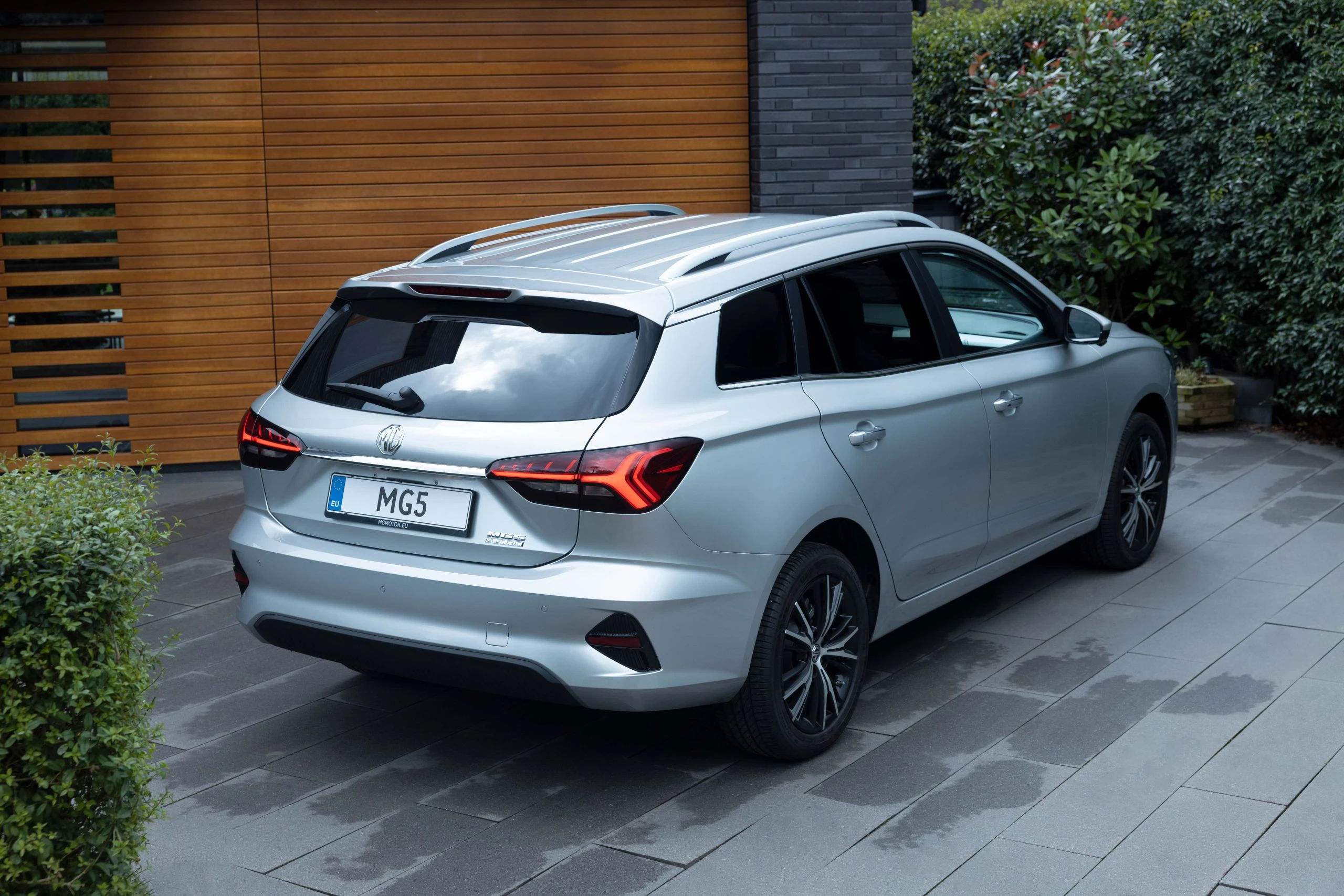 MG MG5 Electric Long Range exterior view