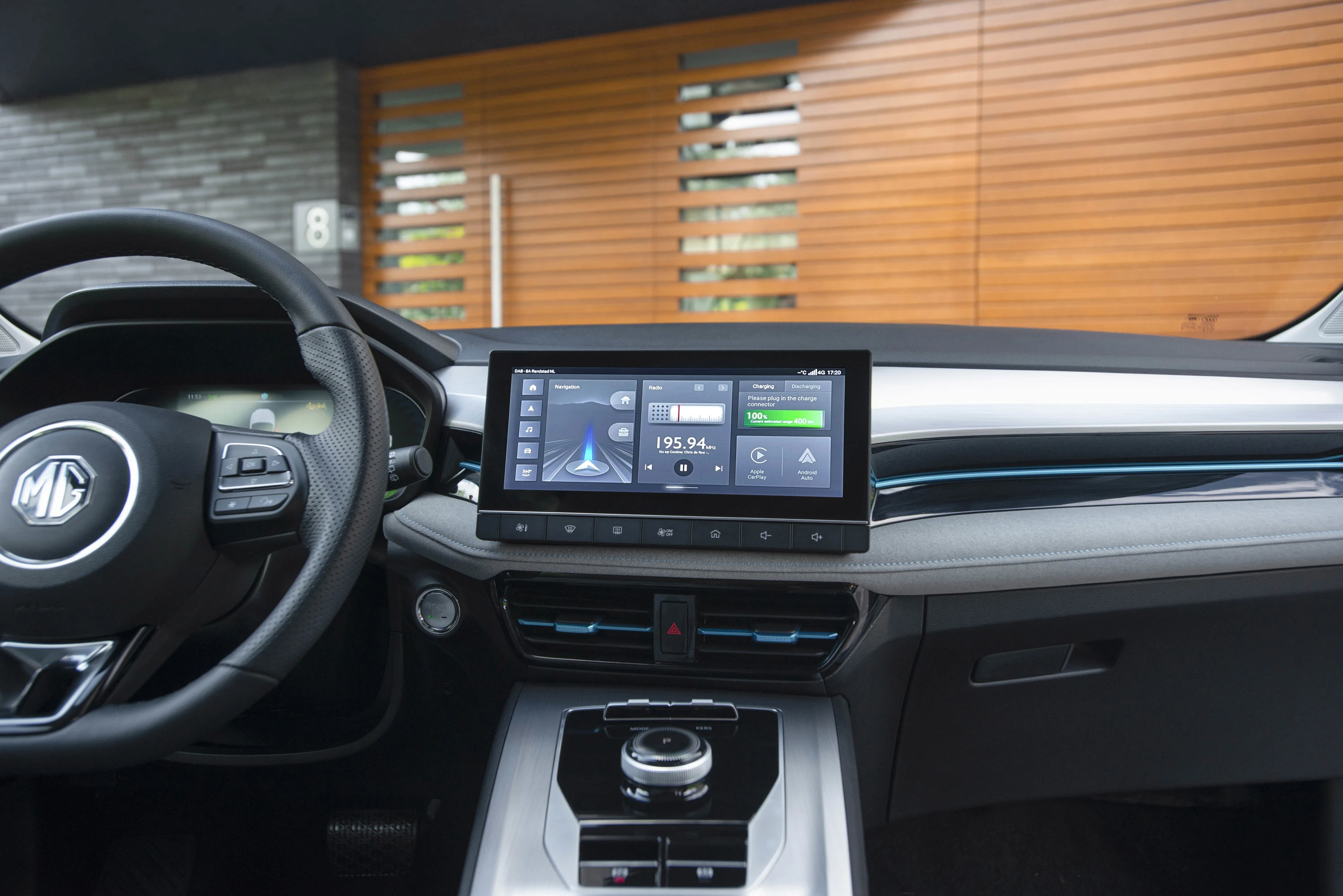 MG MG5 Electric Standard Range screens view