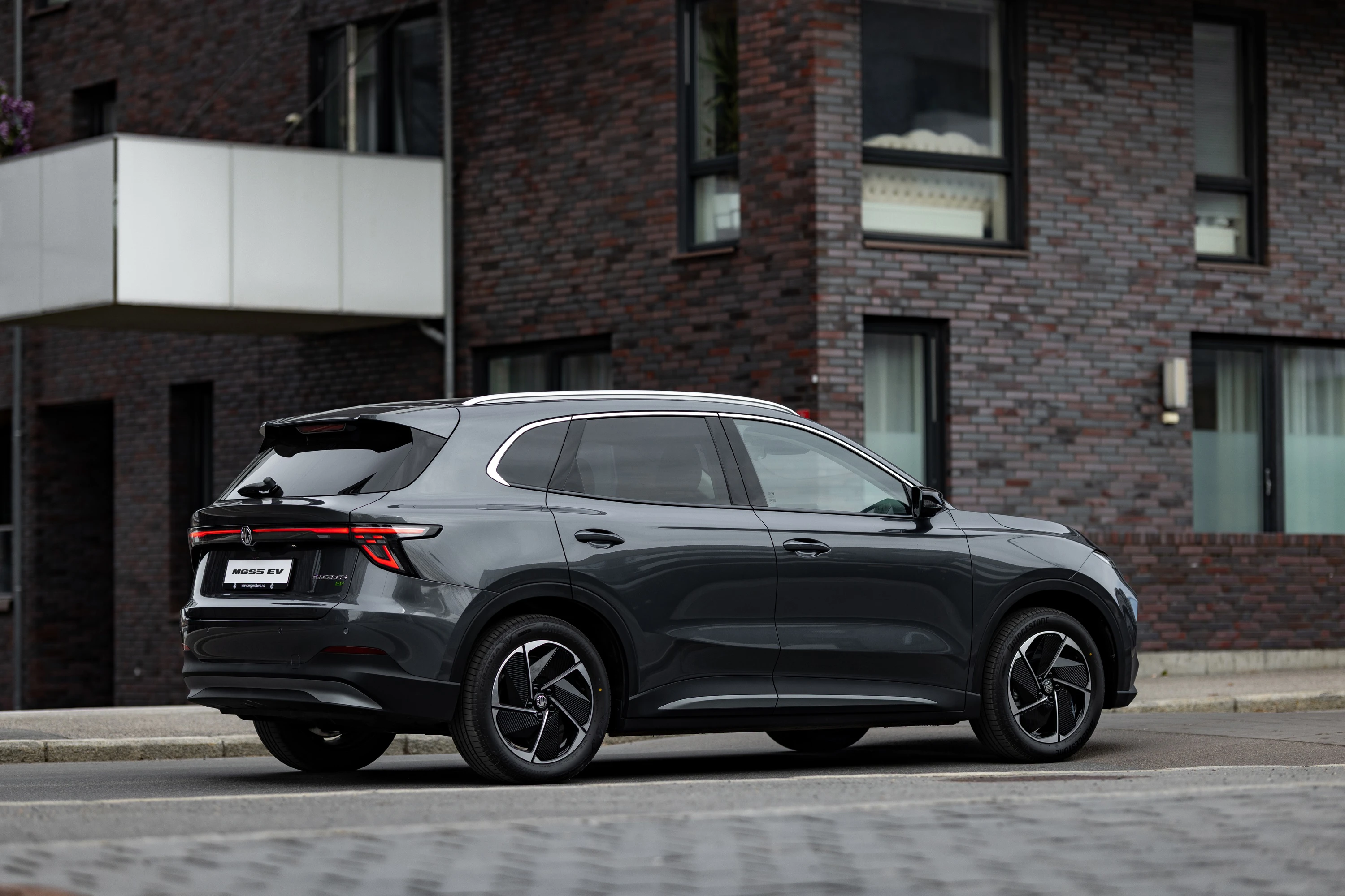 MG MGS5 EV Long Range exterior view