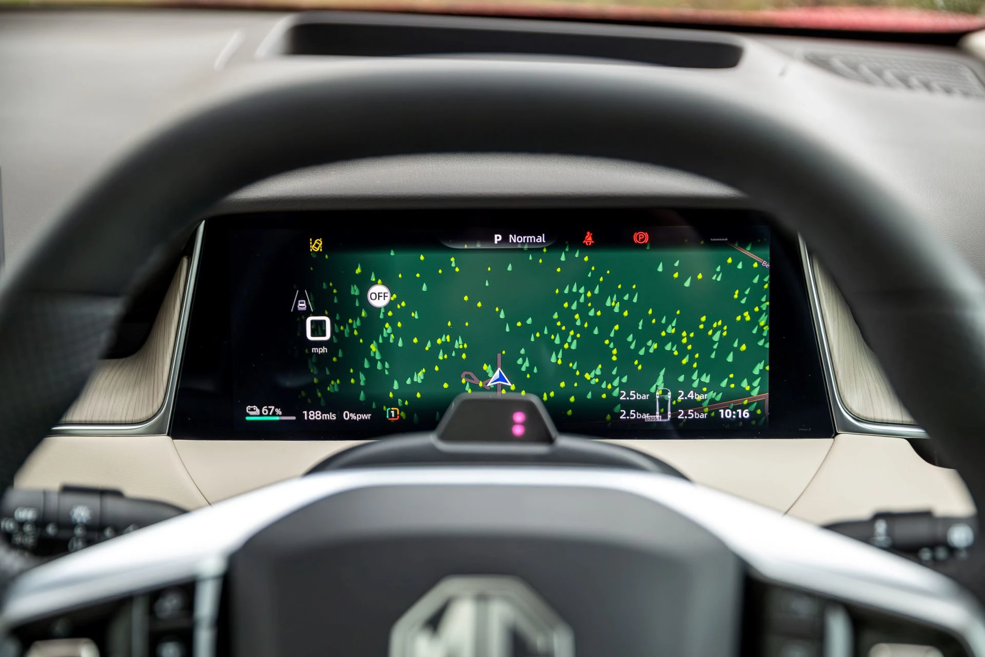 MG MGS6 EV AWD screens view