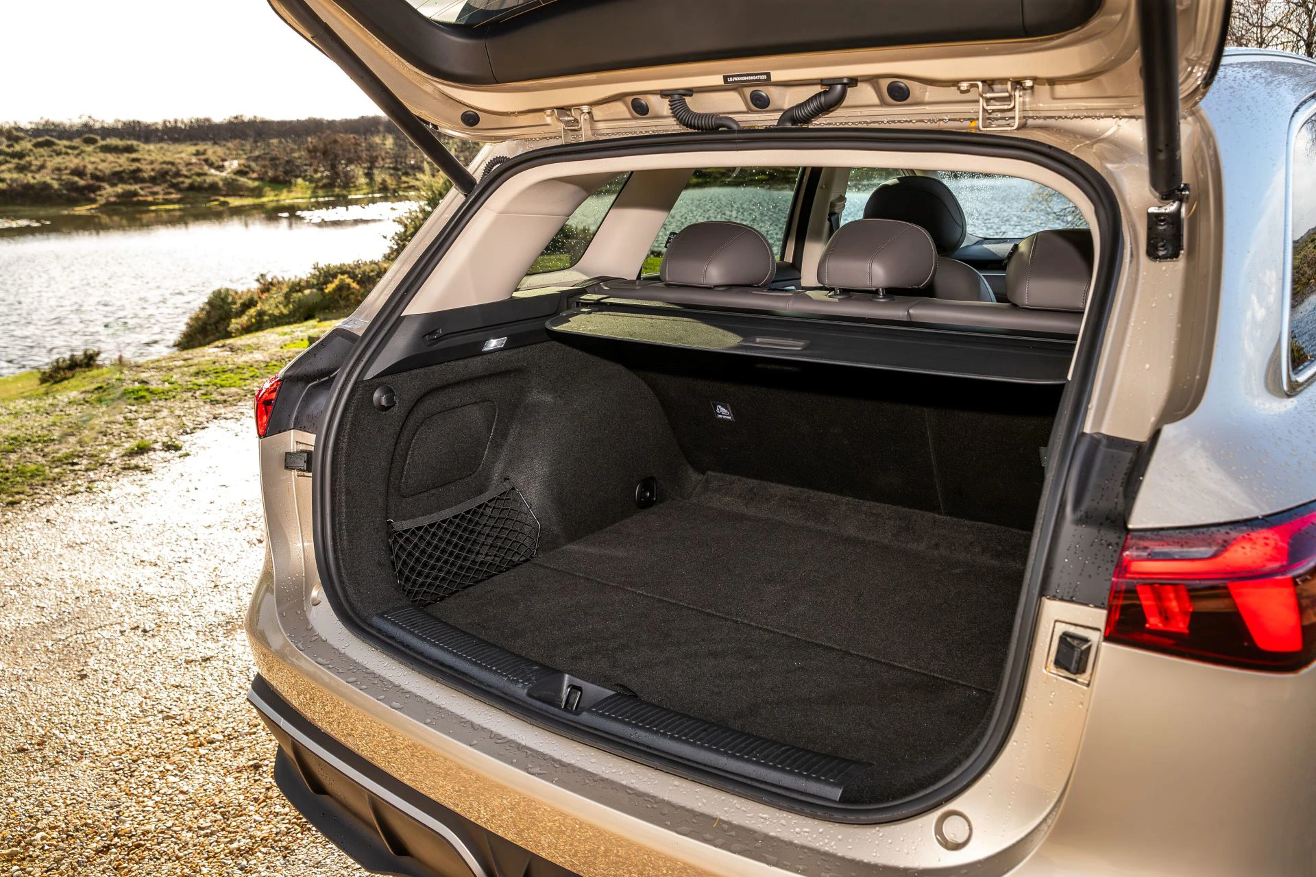 MG MGS6 EV RWD trunk view