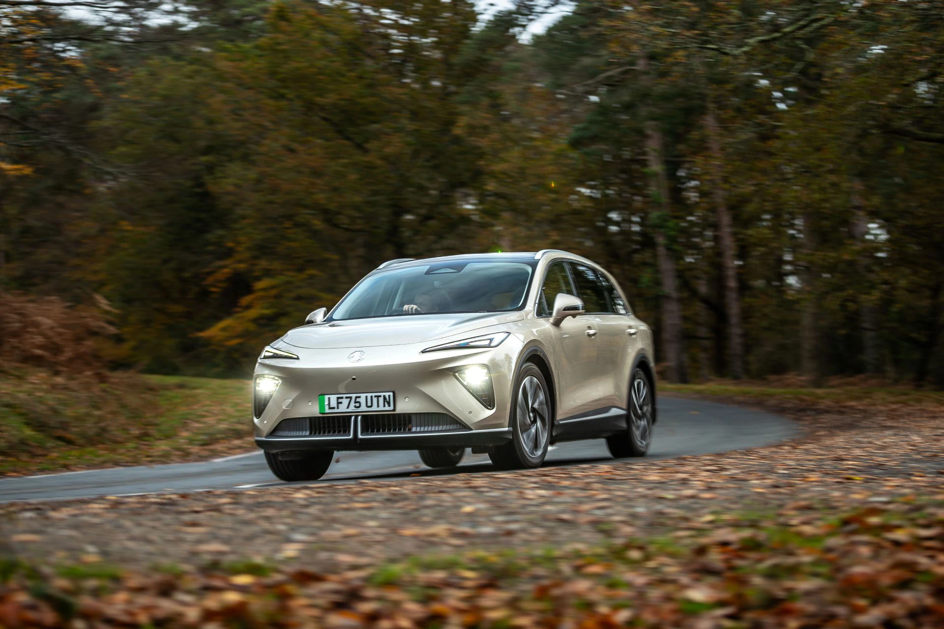 MG MGS6 EV RWD exterior view