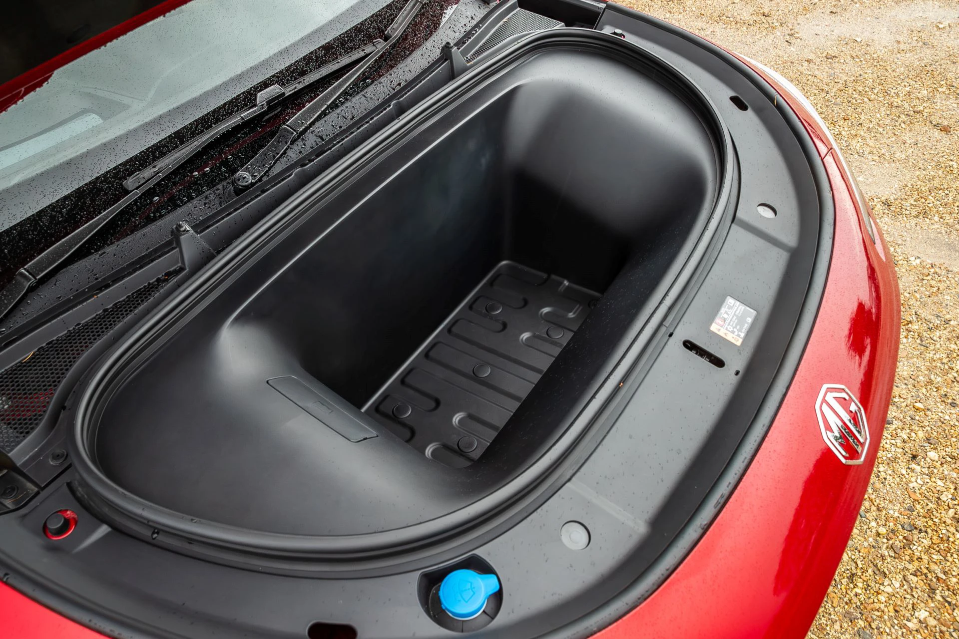 MG MGS6 EV RWD frunk view