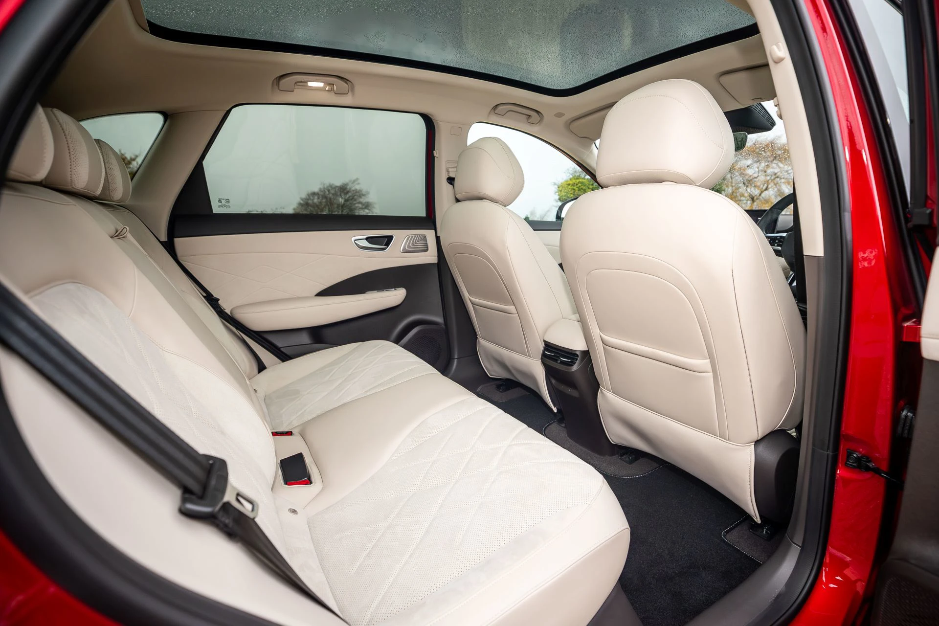 MG MGS6 EV RWD secondrowseats view