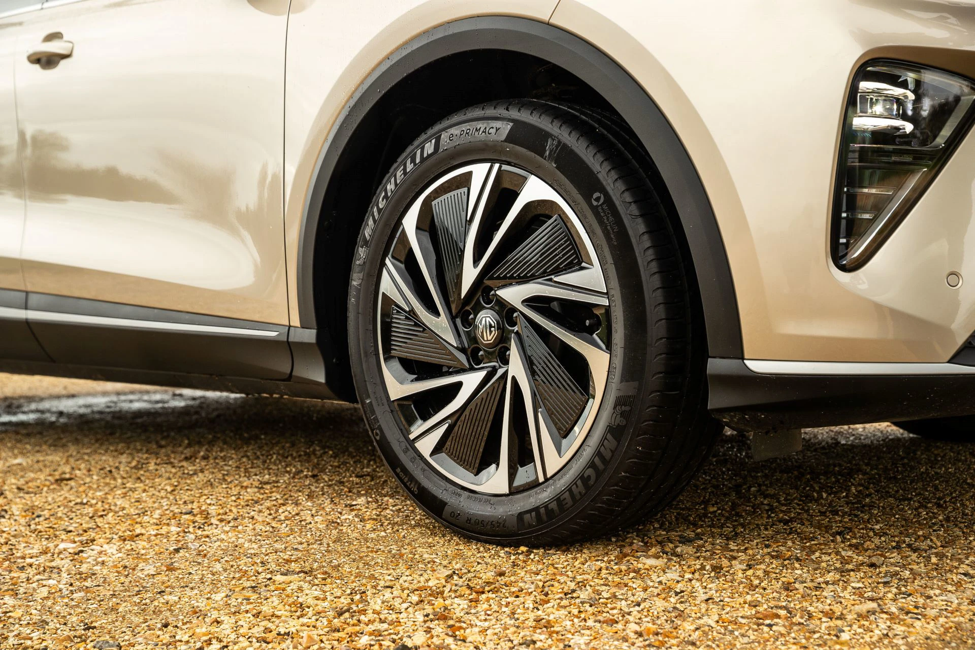 MG MGS6 EV RWD wheels view