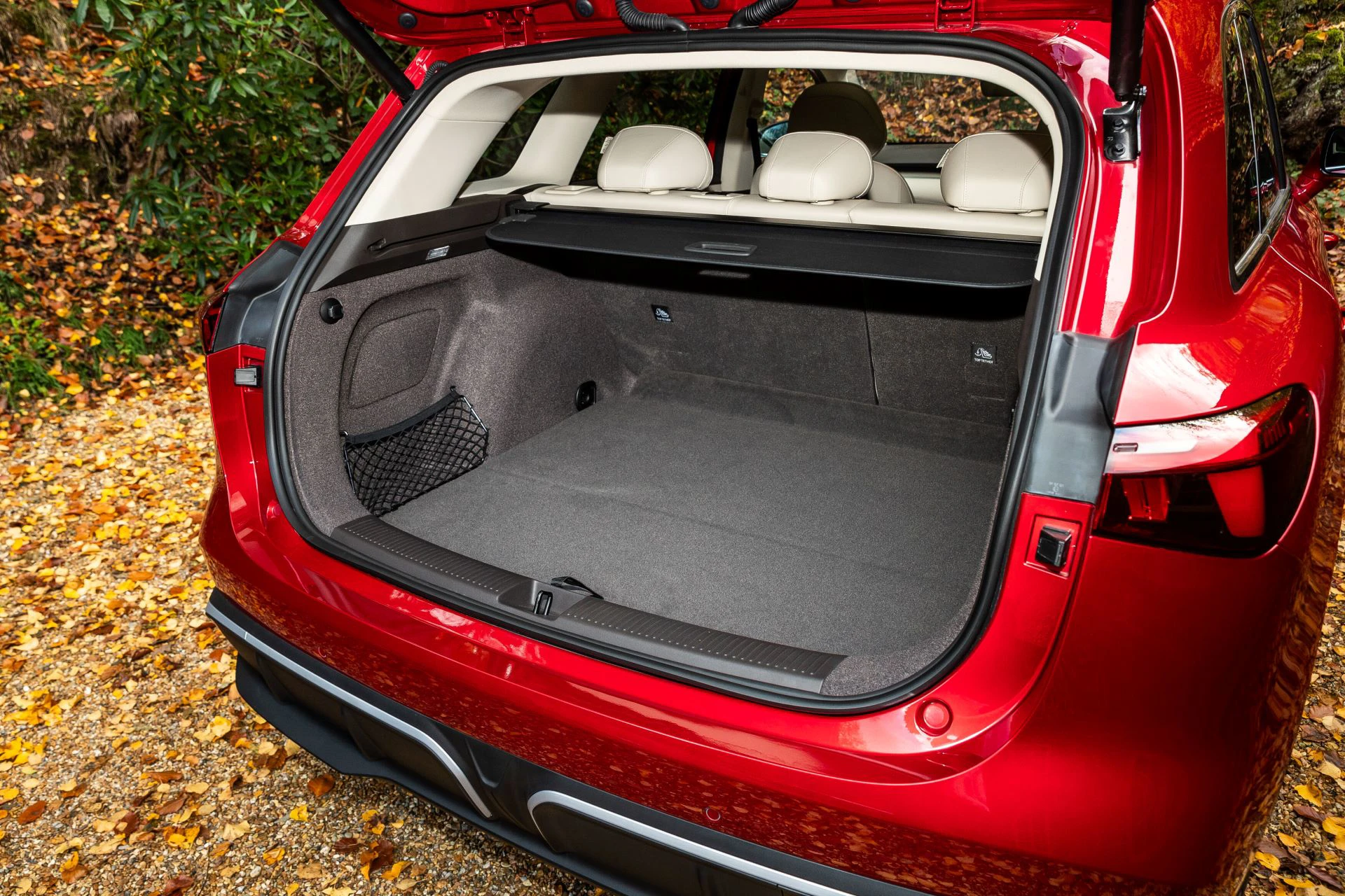 MG MGS6 EV RWD trunk view