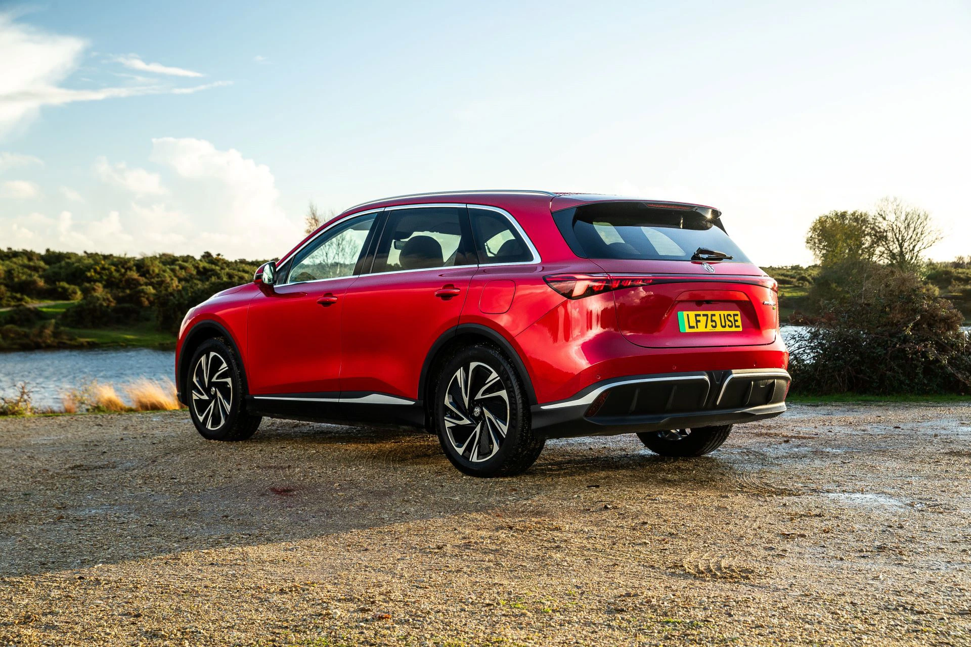 MG MGS6 EV RWD exterior view