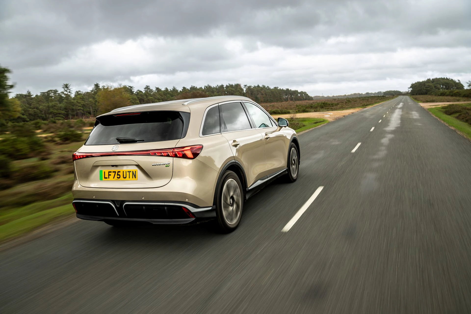 MG MGS6 EV RWD exterior view