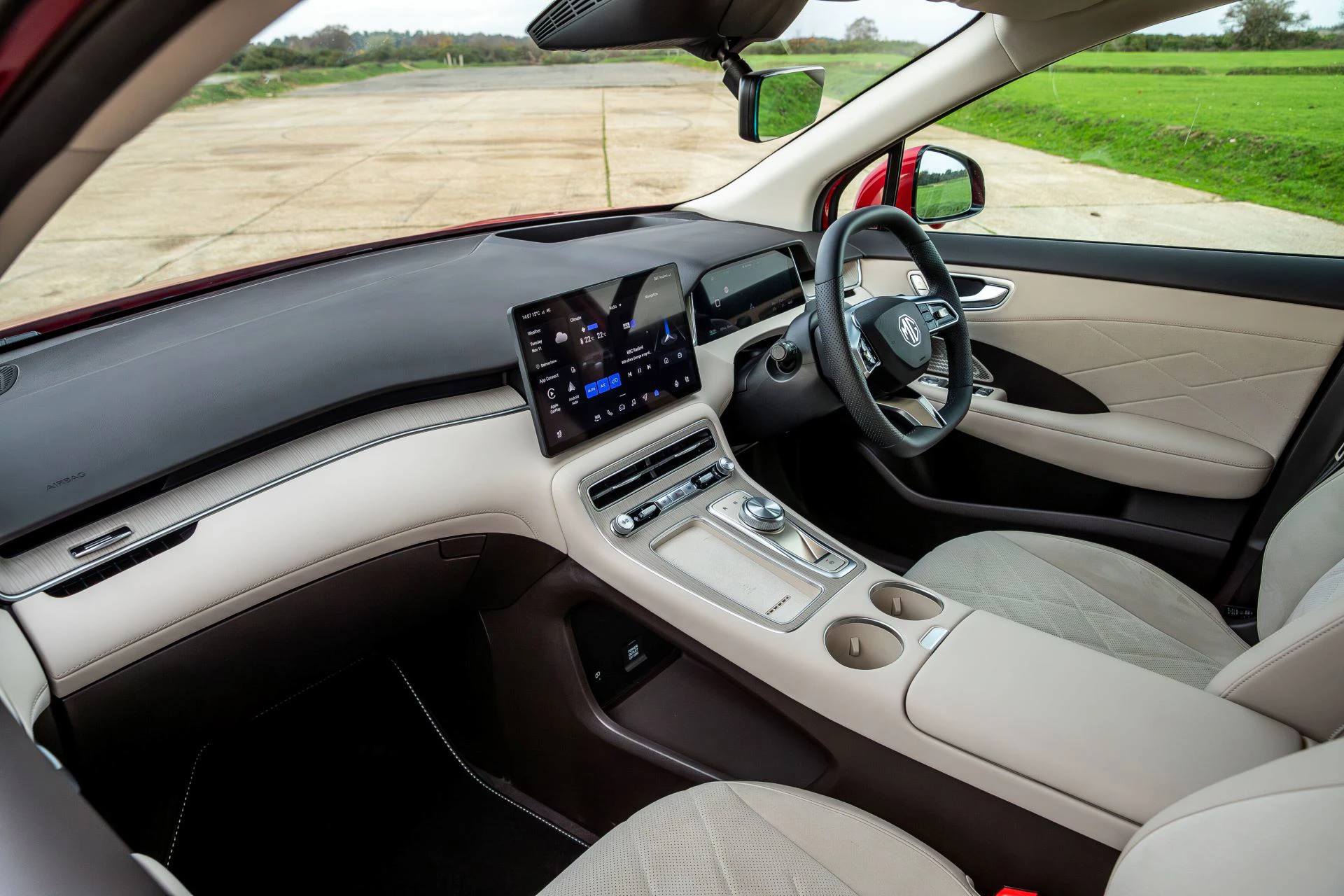 MG MGS6 EV RWD interior view