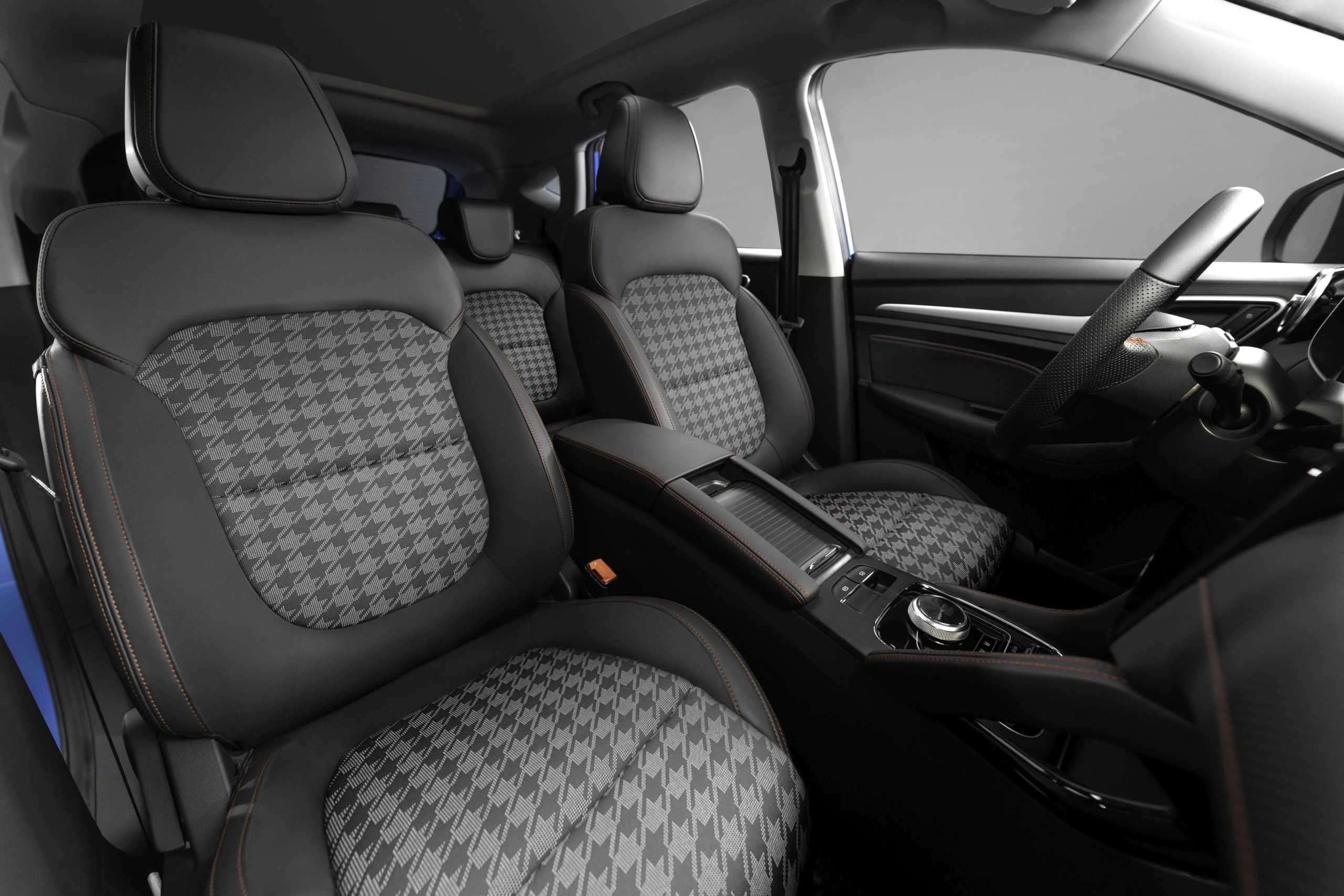 MG ZS EV Long Range frontseats view