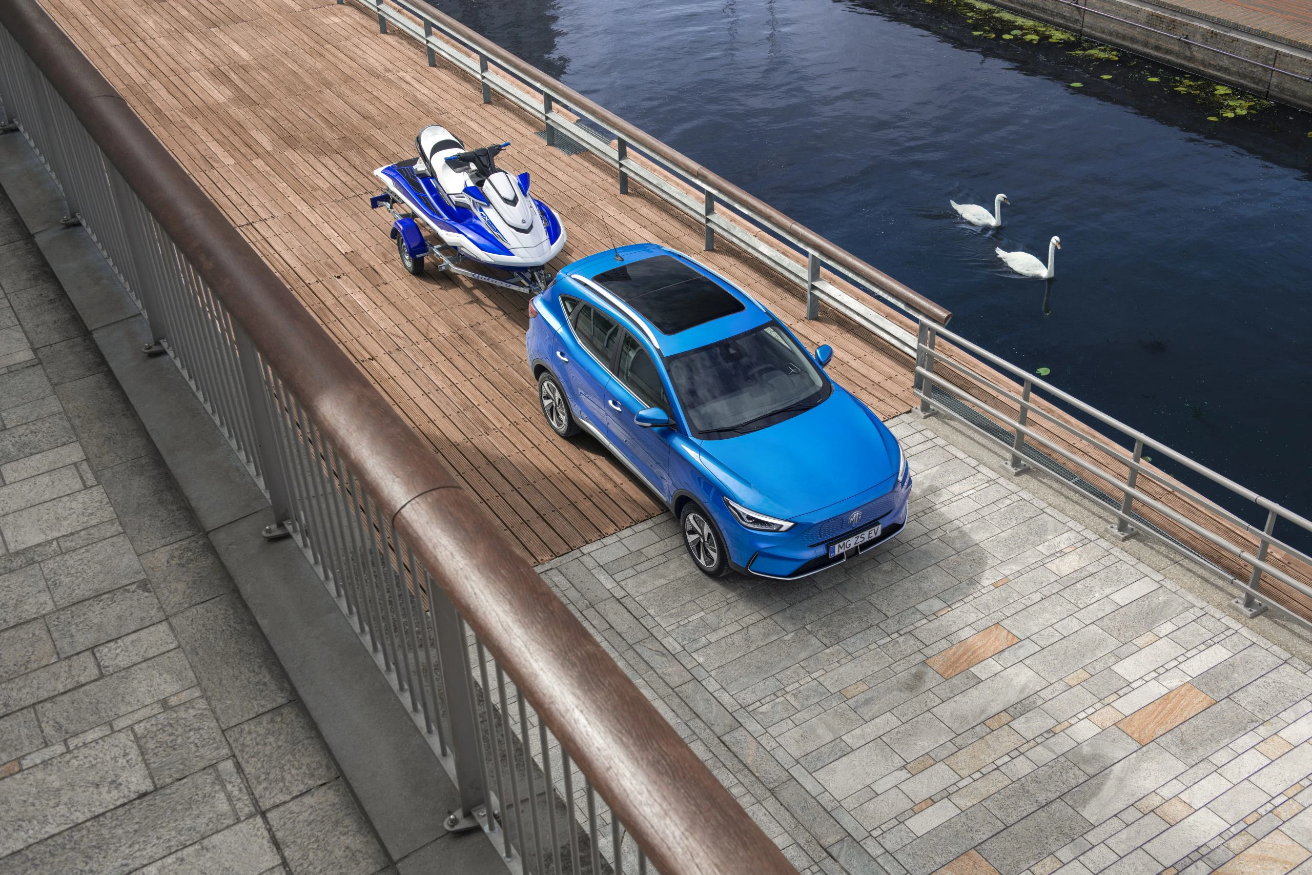 MG ZS EV Long Range trailer view