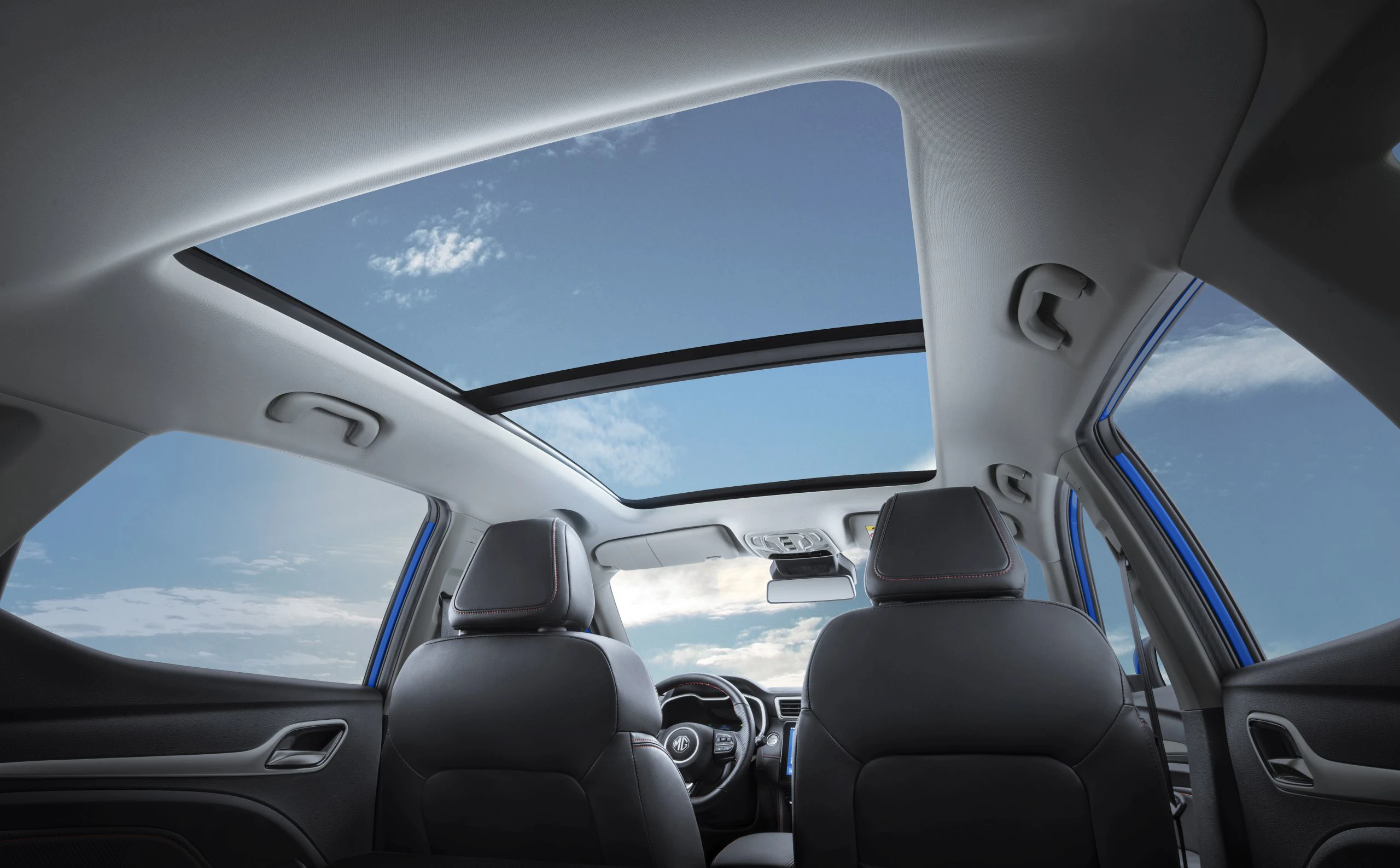 MG ZS EV Standard Range glassroof view