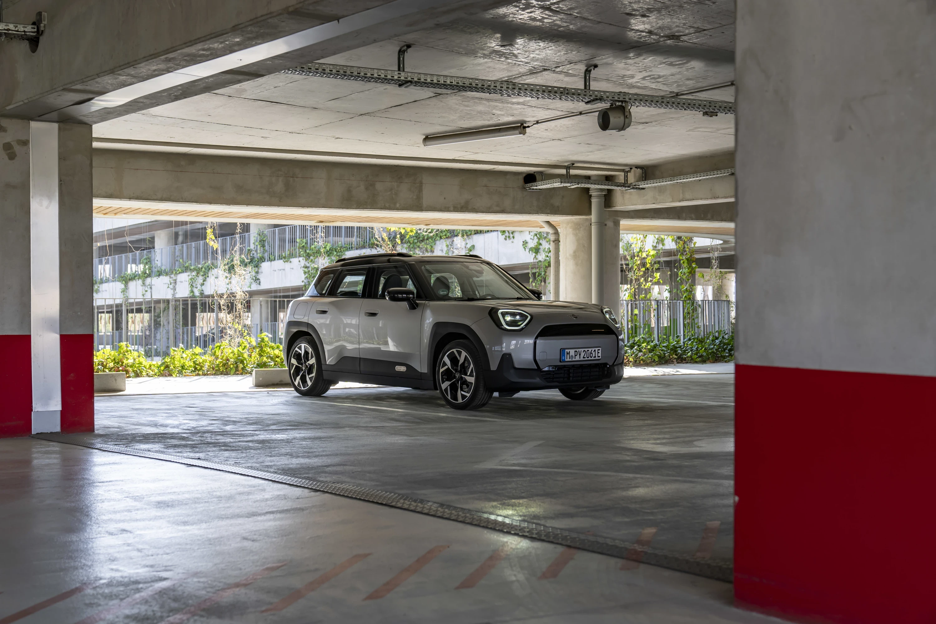 Mini Aceman E exterior view