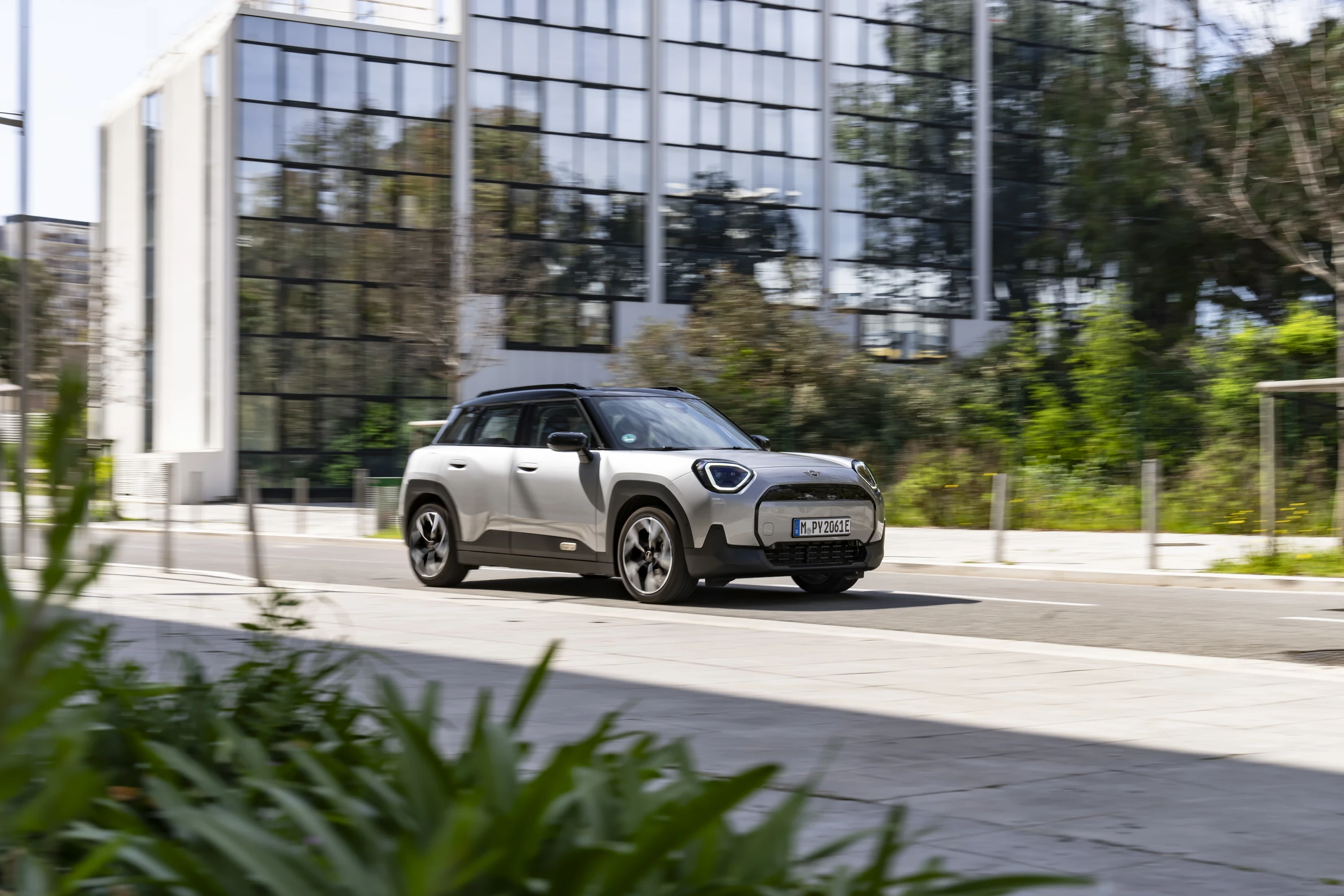 Mini Aceman E exterior view