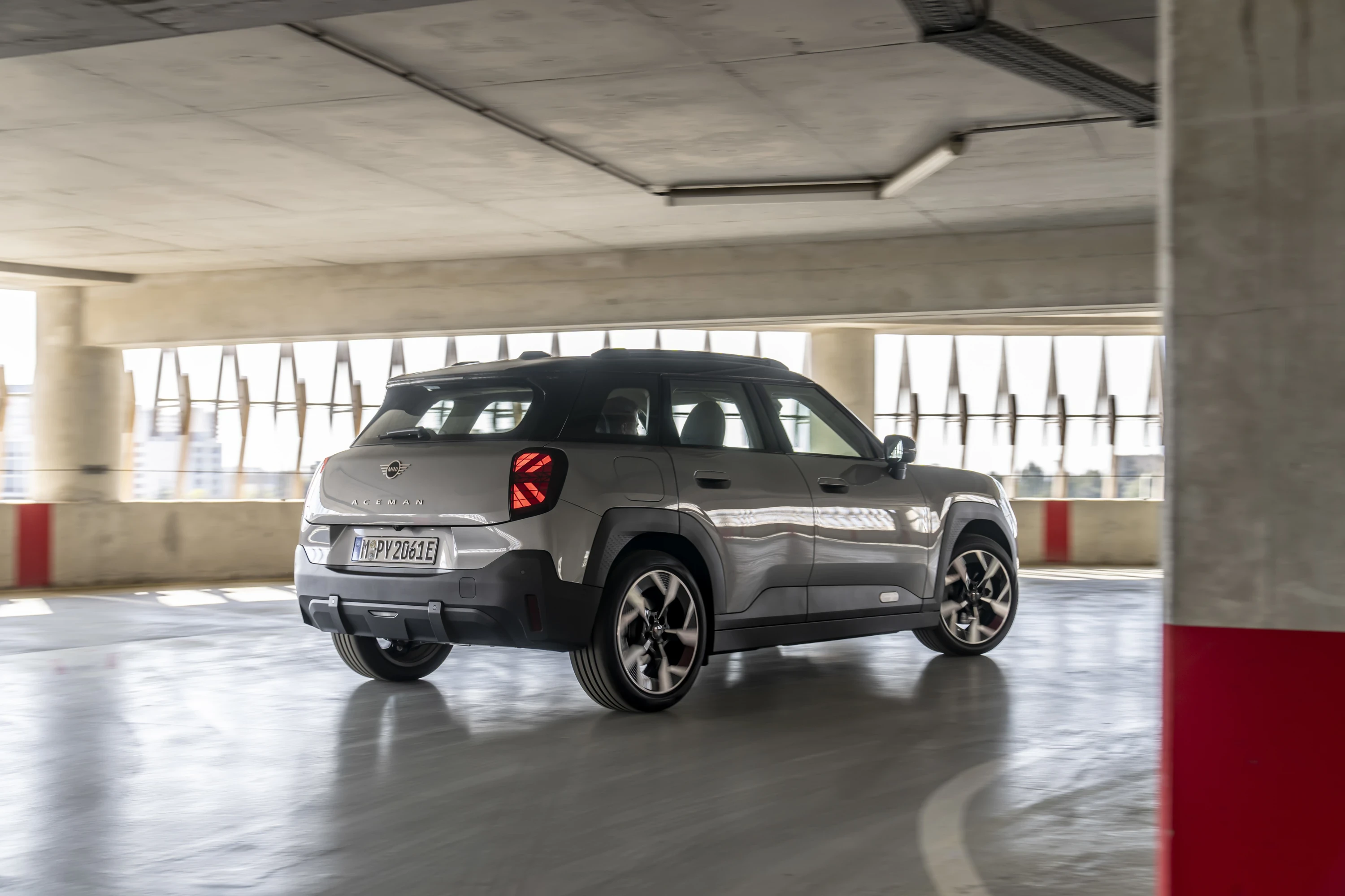 Mini Aceman E exterior view