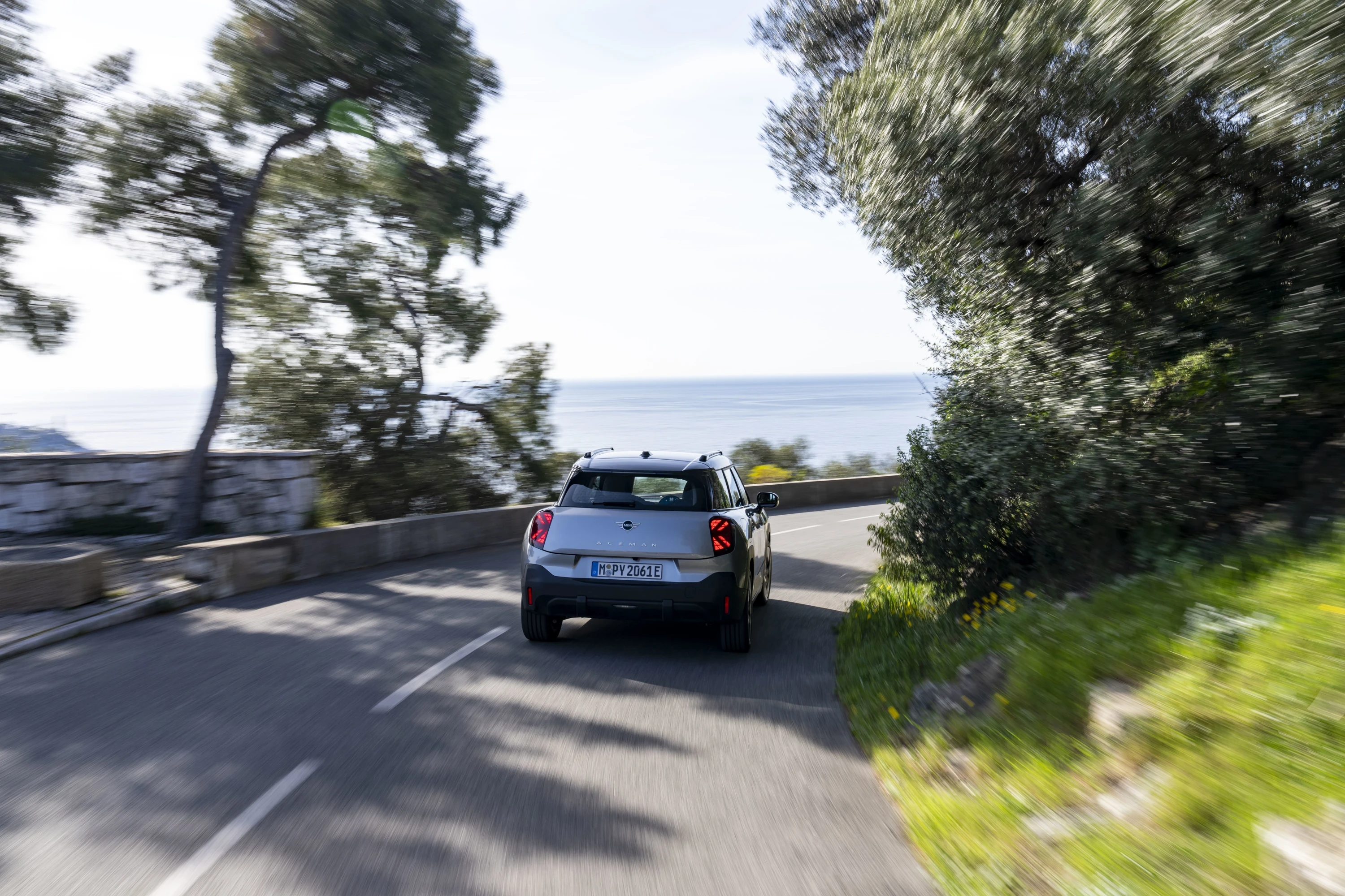 Mini Aceman E exterior view