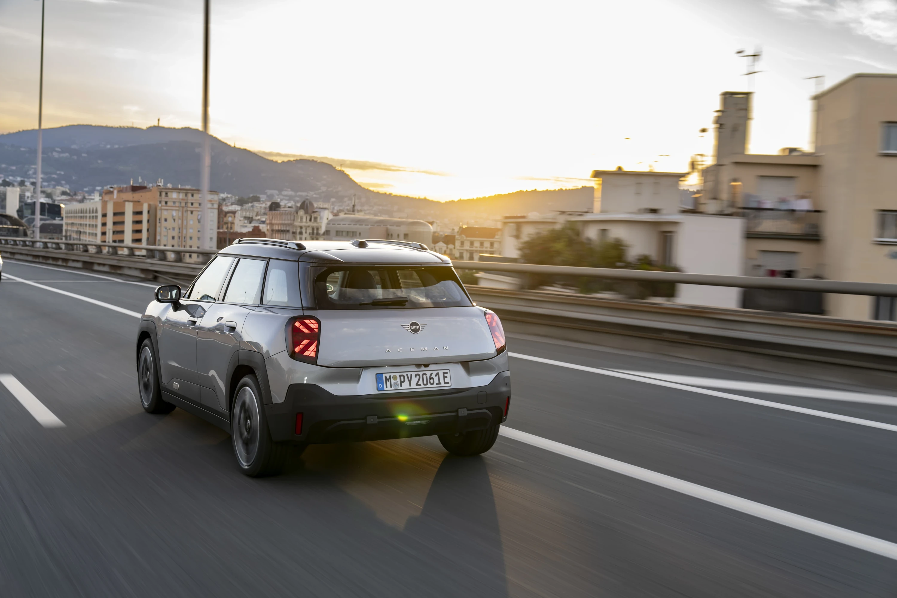 Mini Aceman E exterior view