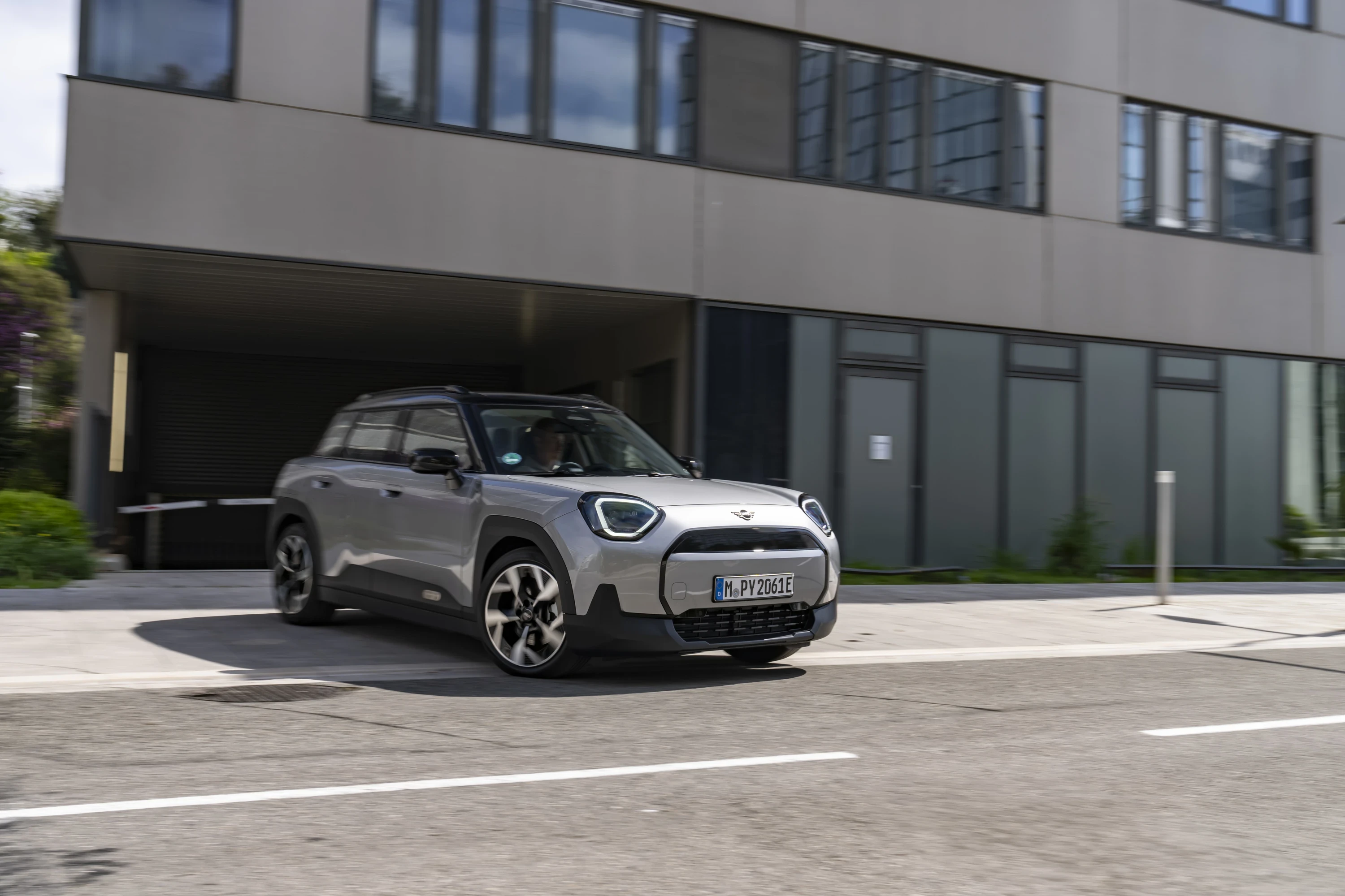 Mini Aceman E exterior view