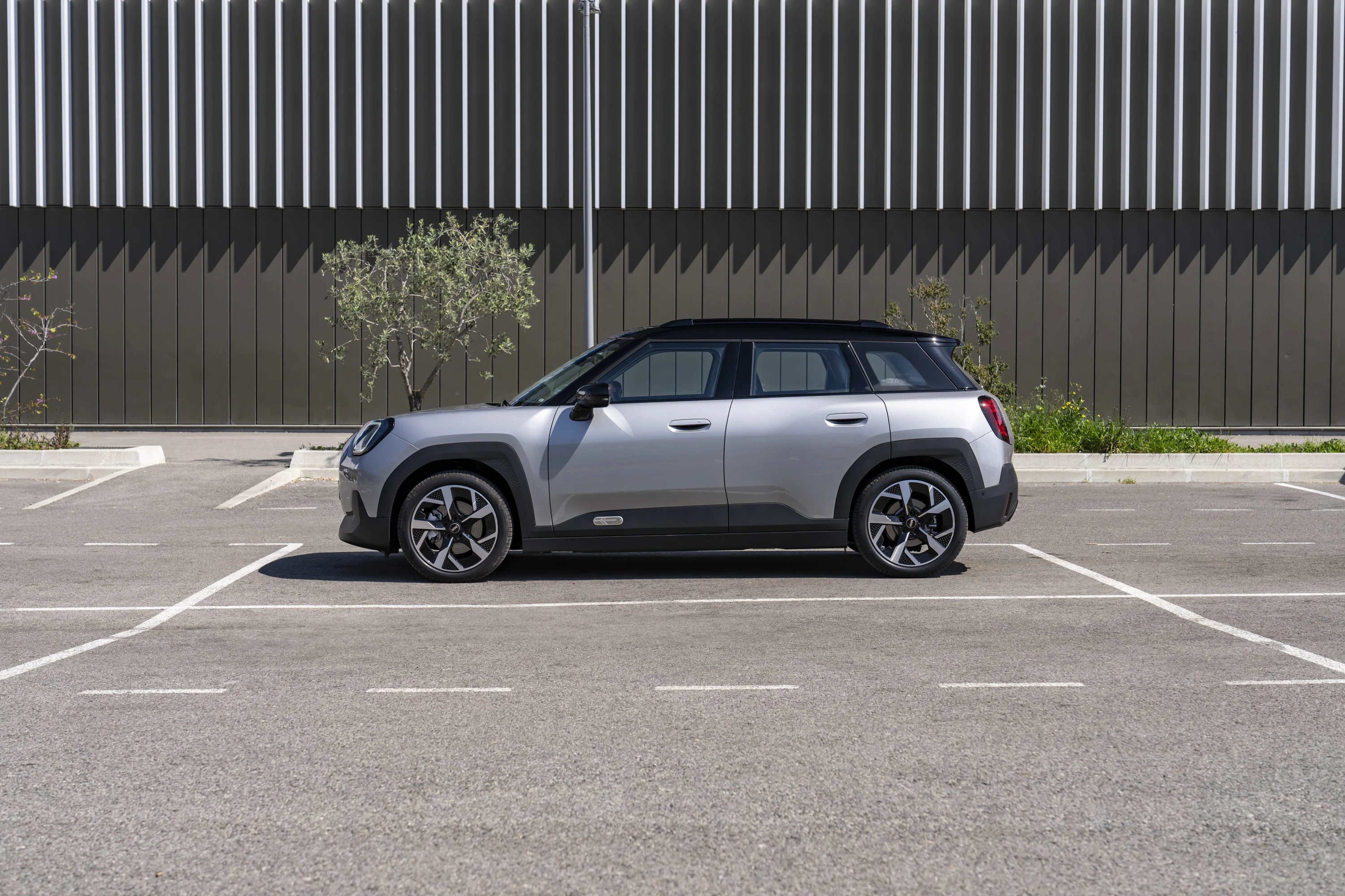Mini Aceman E exterior view