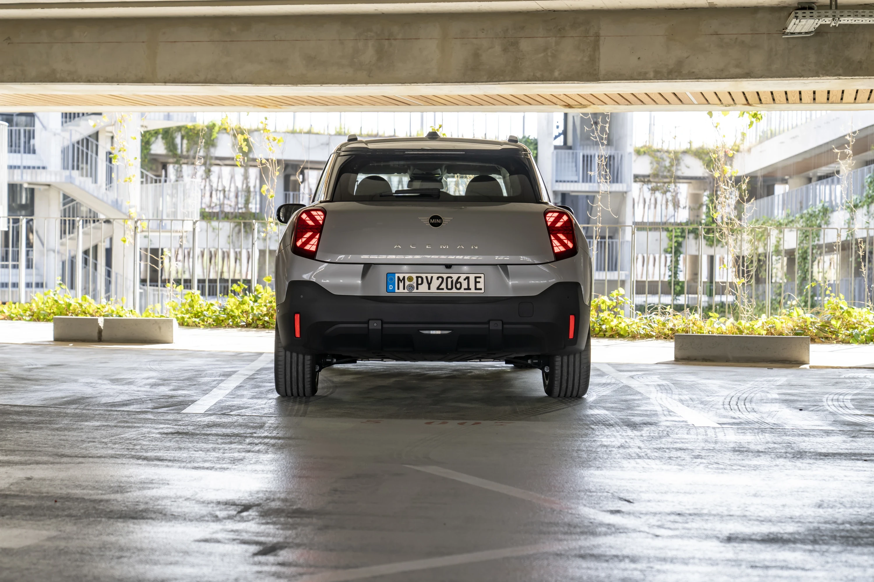 Mini Aceman E exterior view