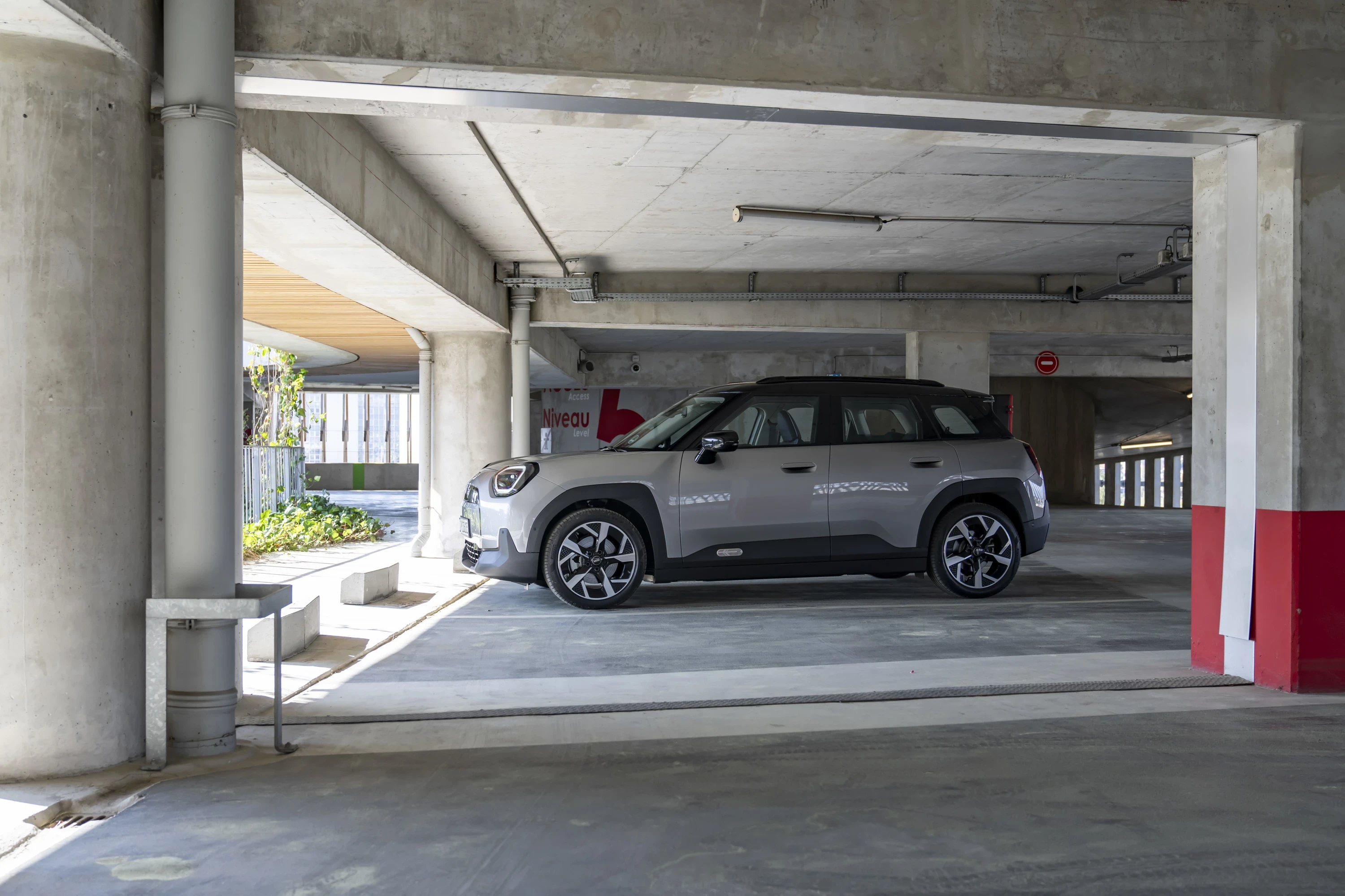 Mini Aceman E exterior view