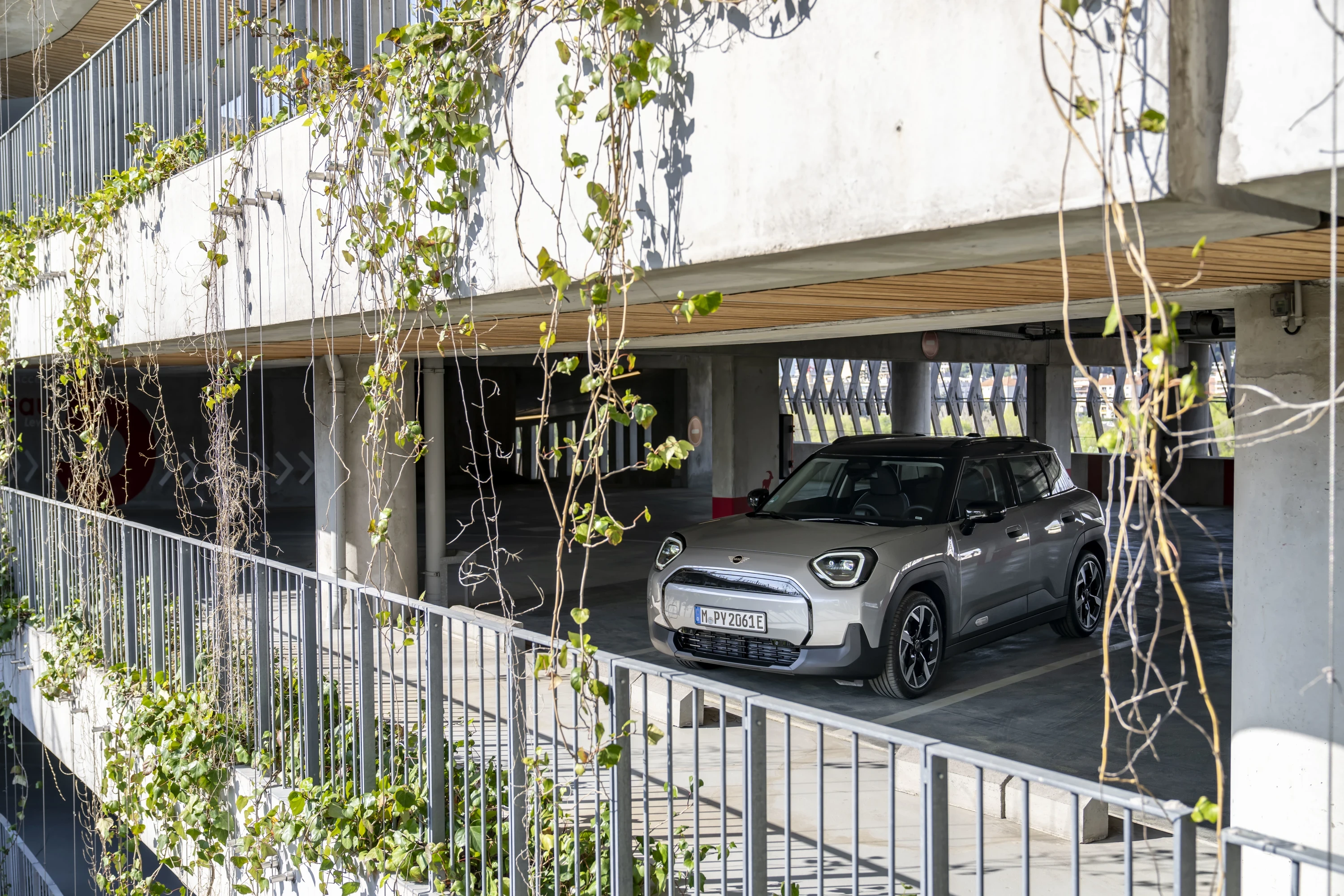 Mini Aceman E exterior view