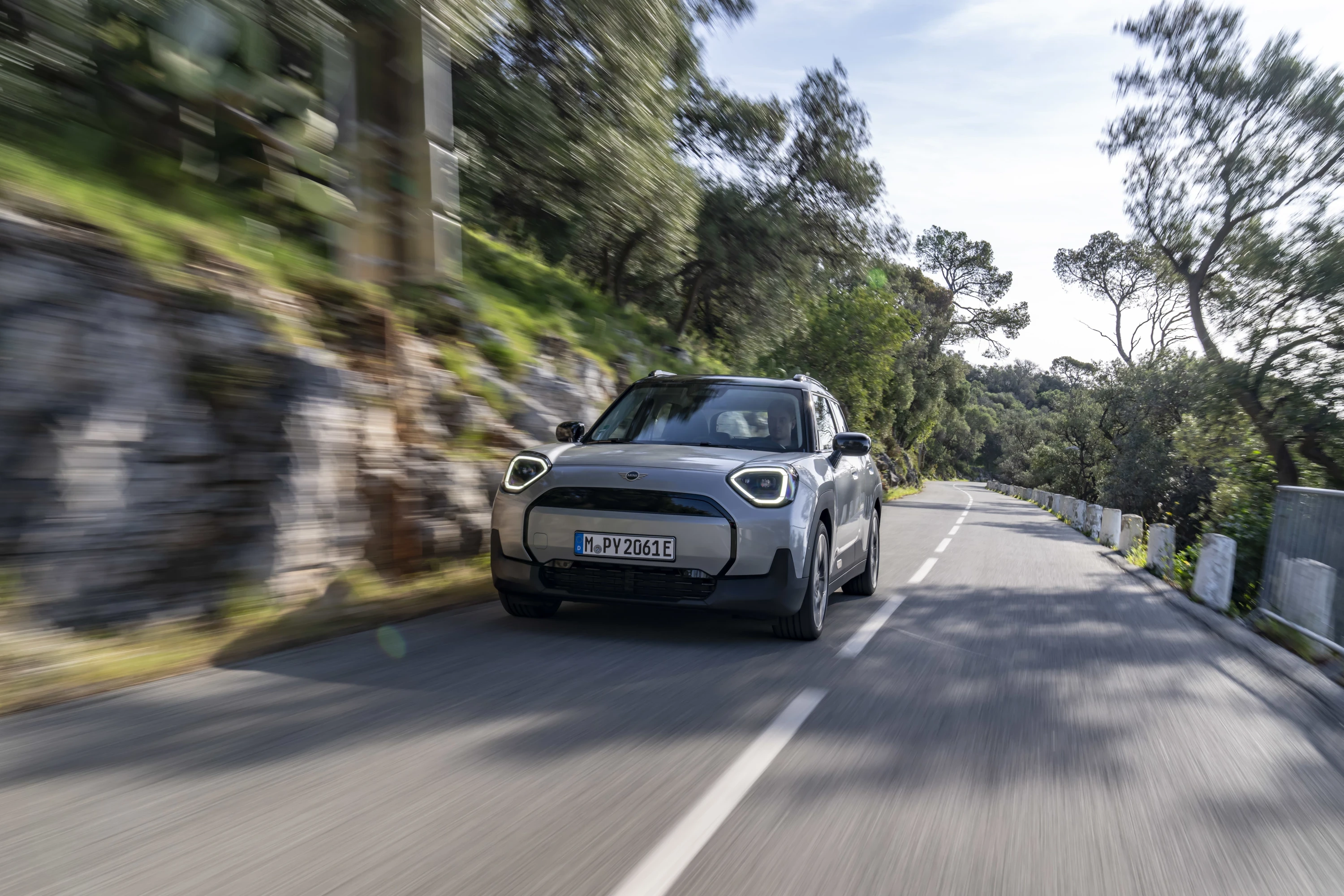 Mini Aceman E exterior view