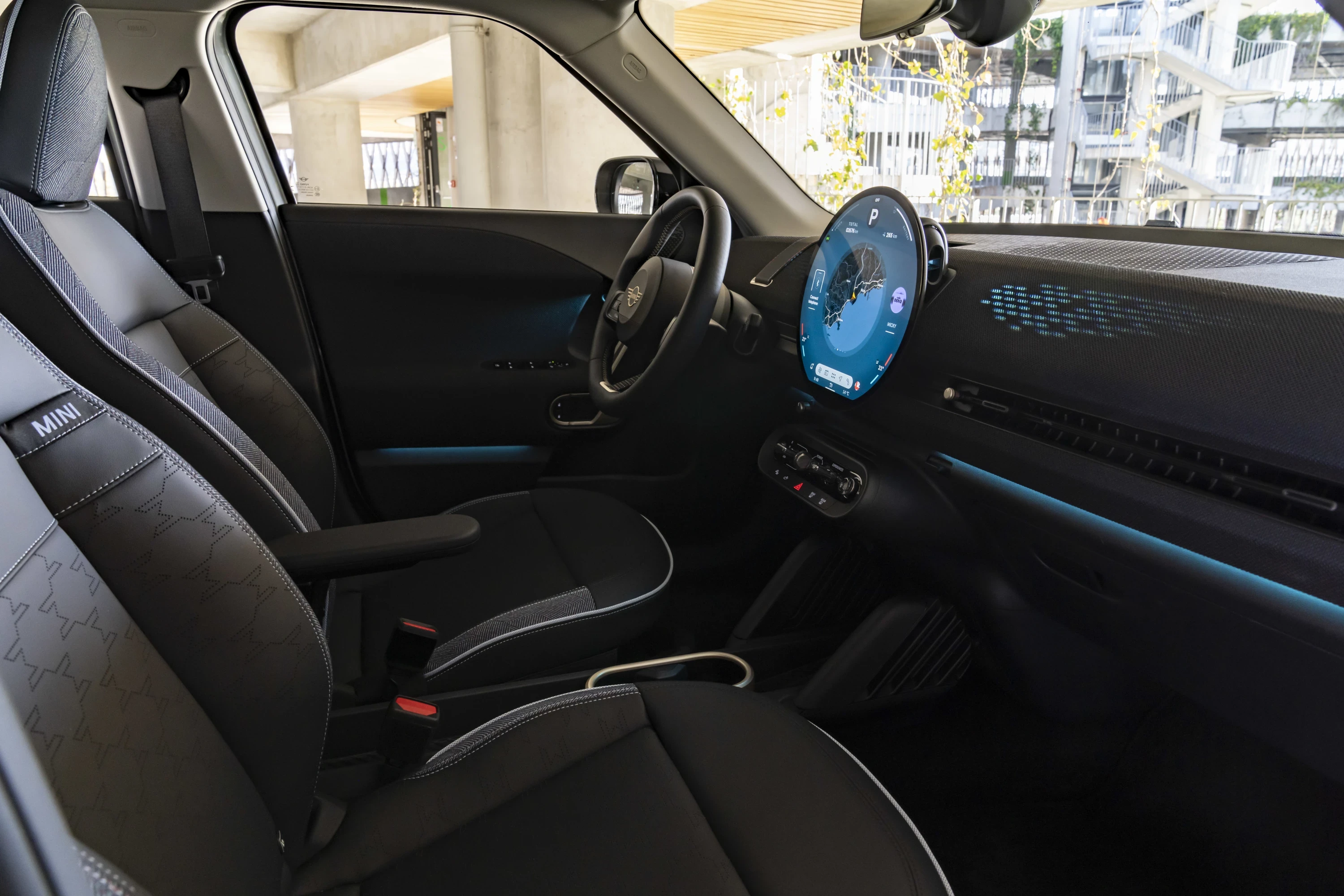 Mini Aceman E frontseats view