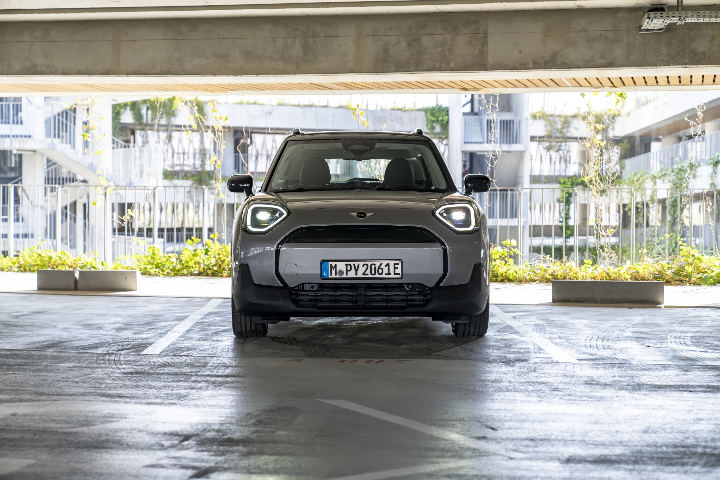 Mini Aceman E exterior view
