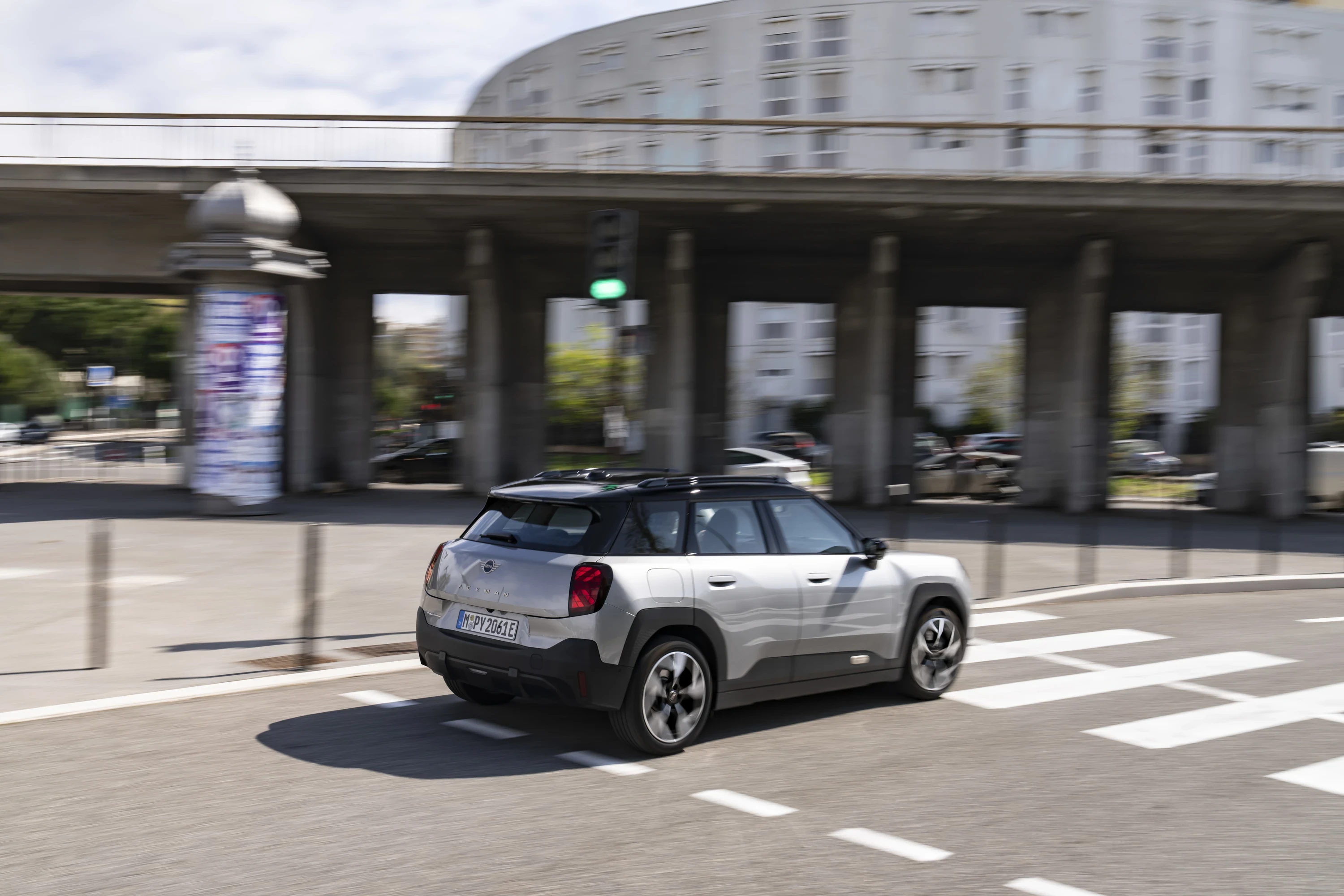 Mini Aceman E exterior view