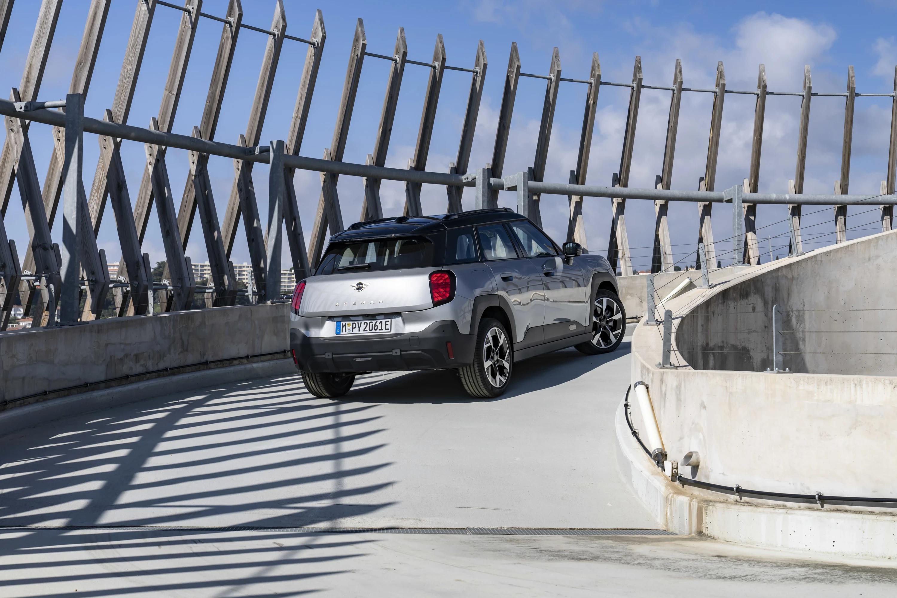 Mini Aceman E exterior view