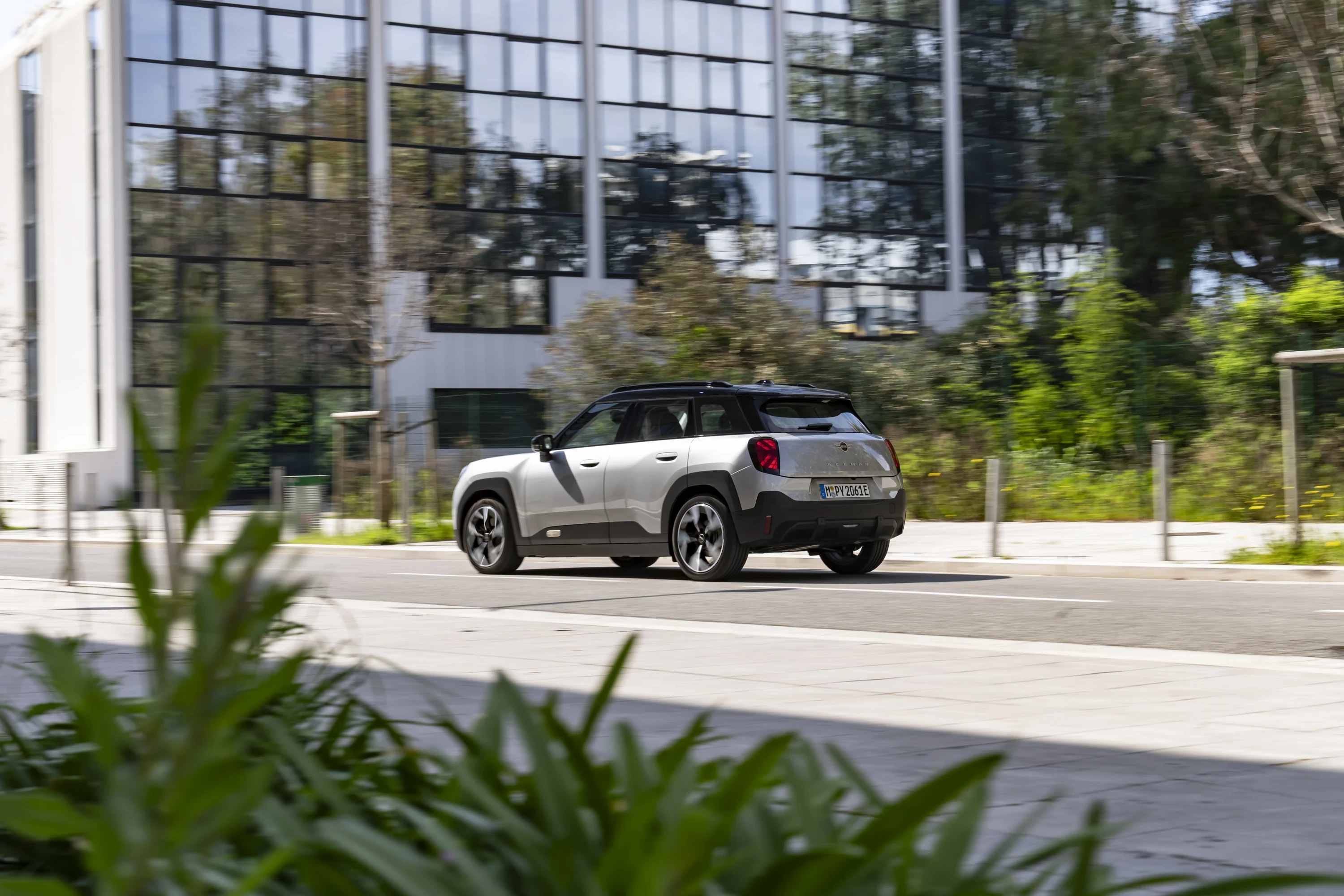 Mini Aceman E exterior view