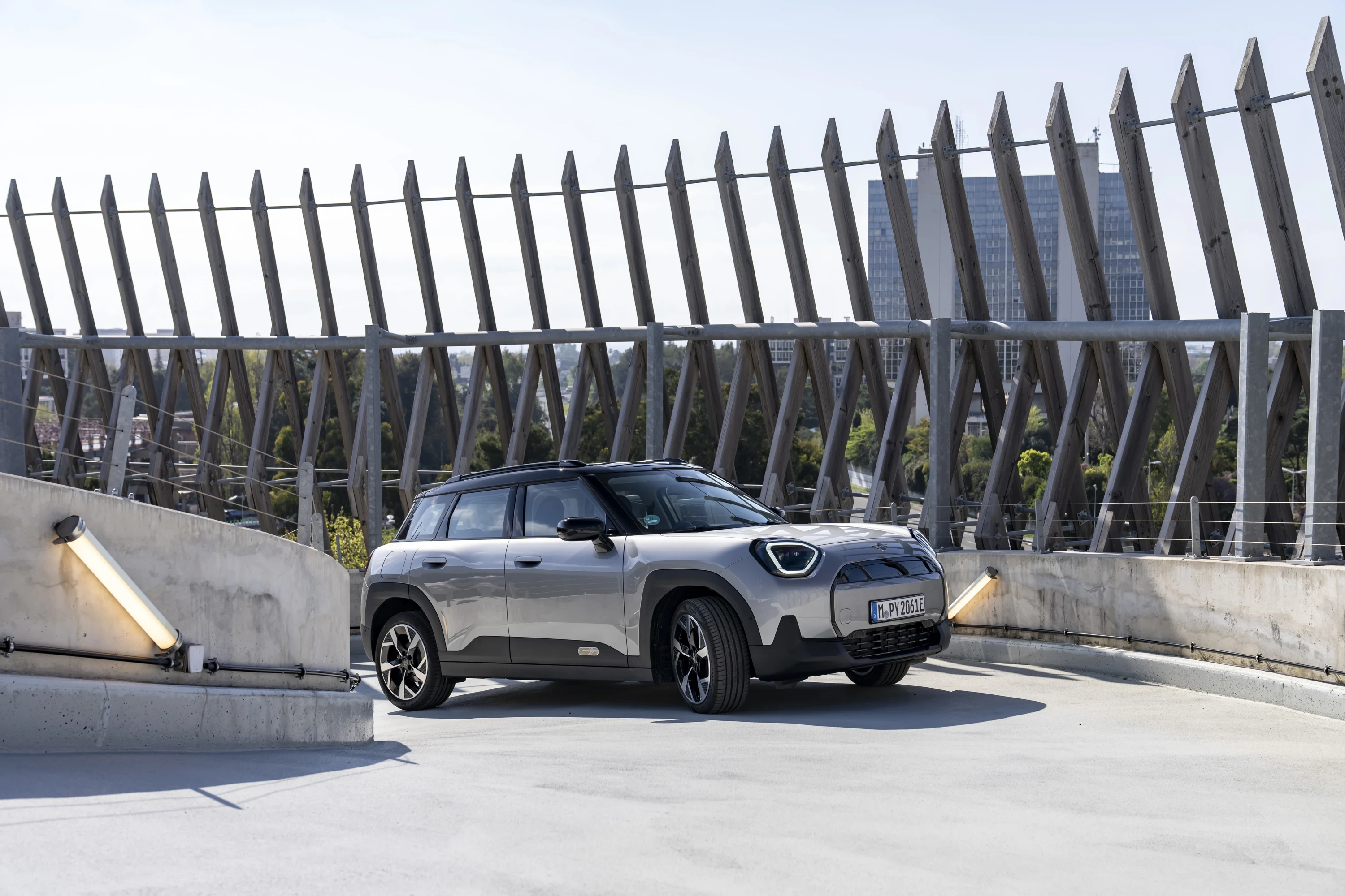 Mini Aceman E exterior view