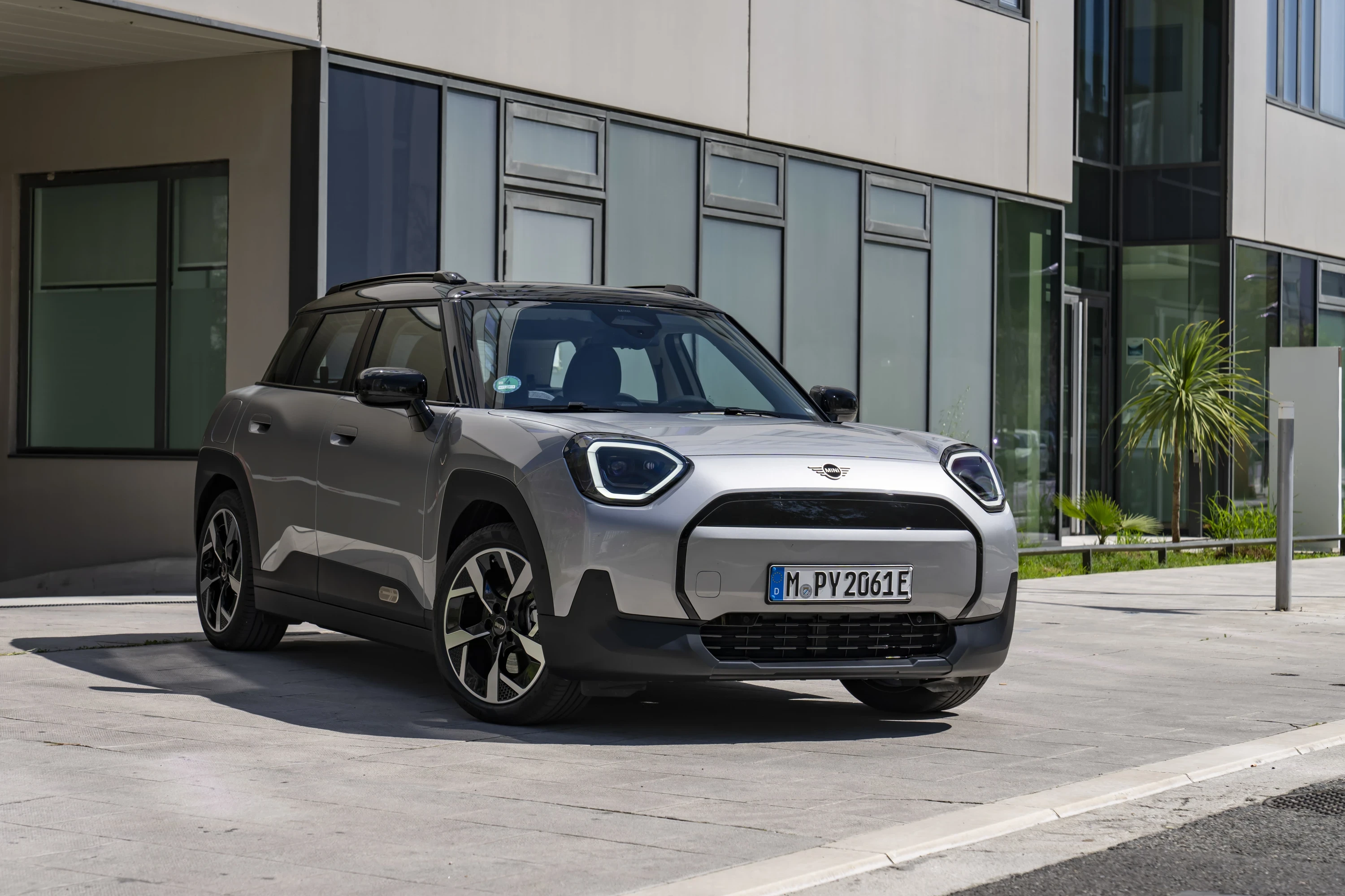 Mini Aceman E exterior view